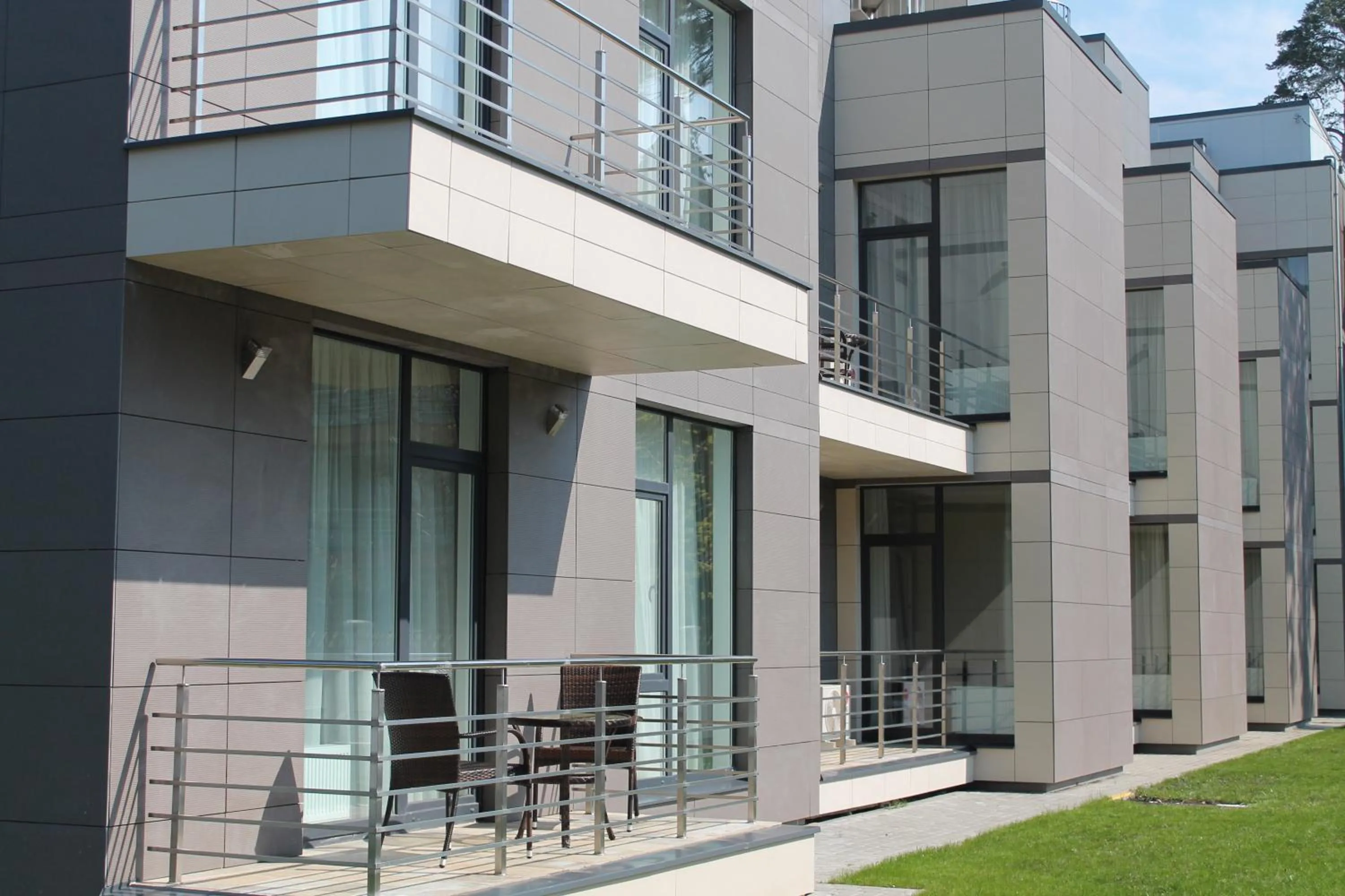 Day in Katrin Apartments