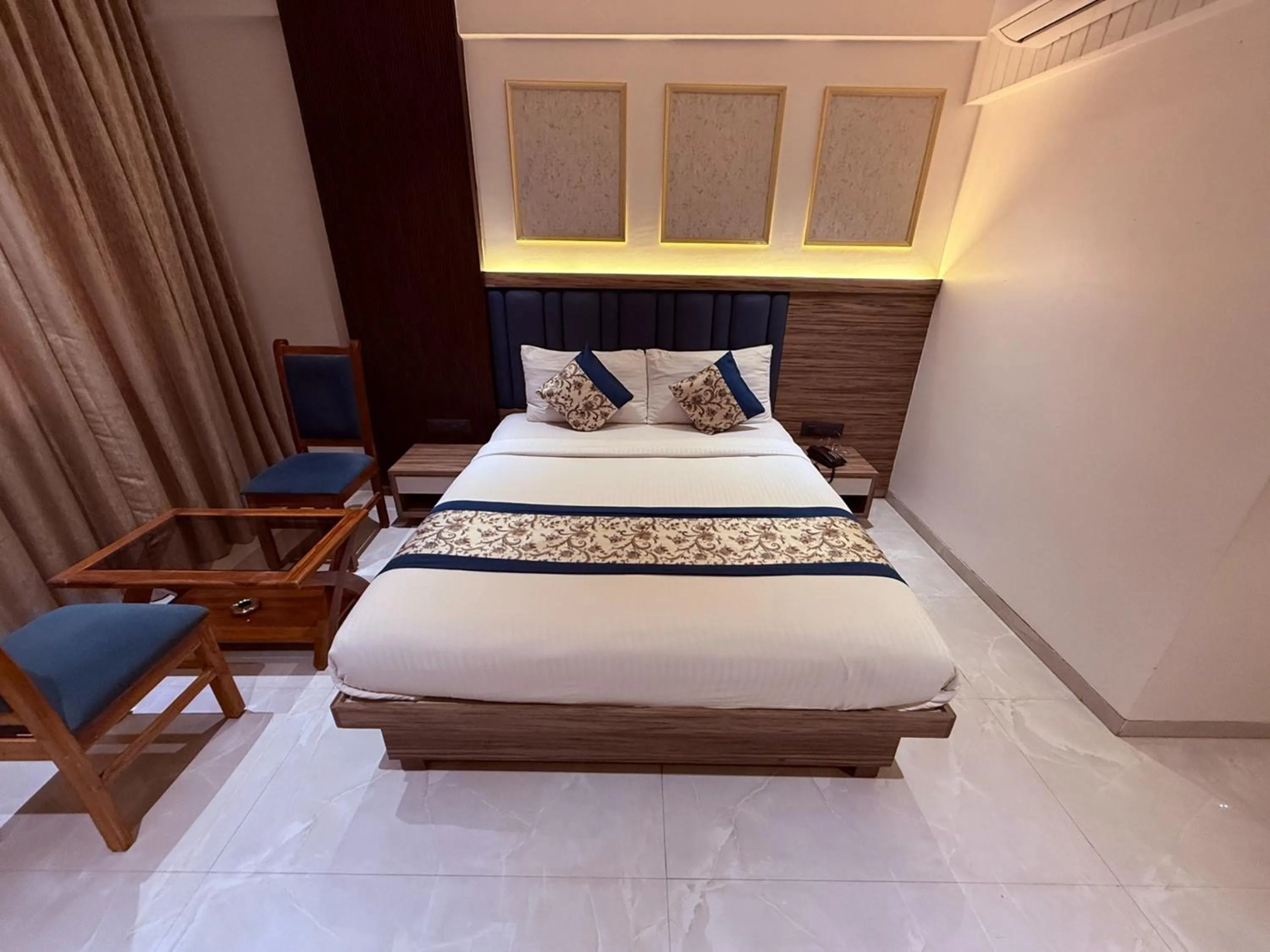 Bed in Hotel Kushala Grand, Dombivali