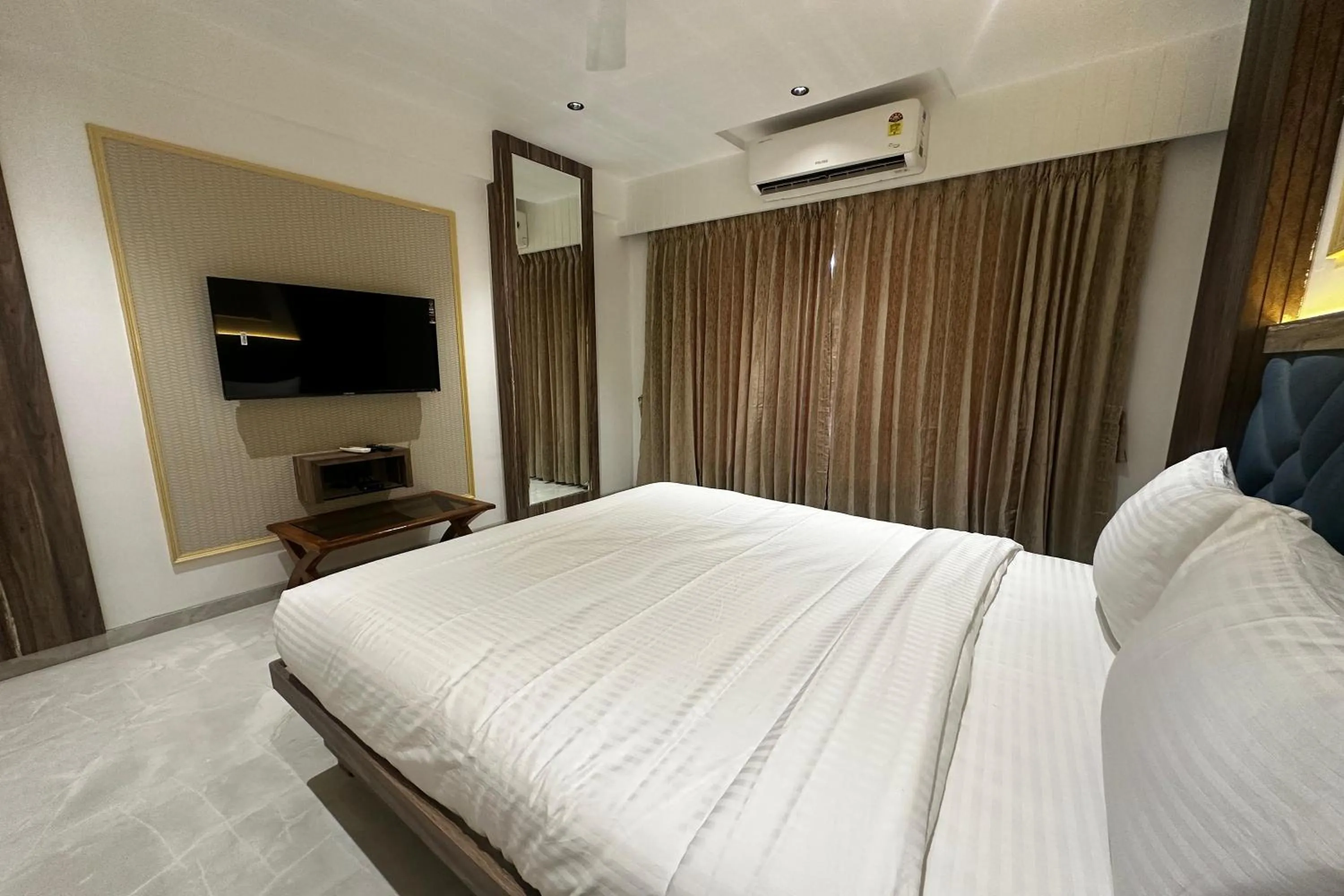 Bed in Hotel Kushala Grand, Dombivali