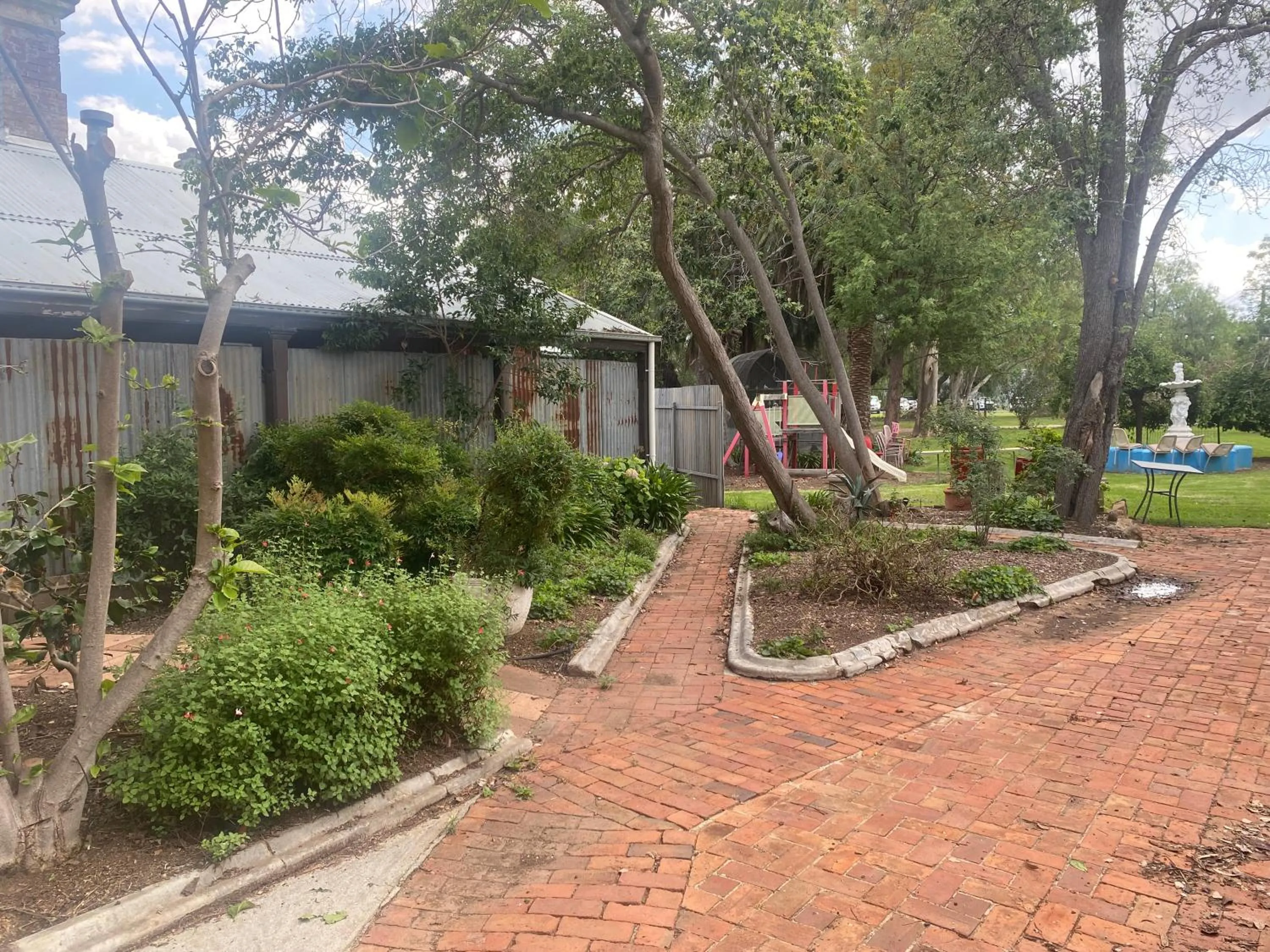 Garden in Culcairn Hotel