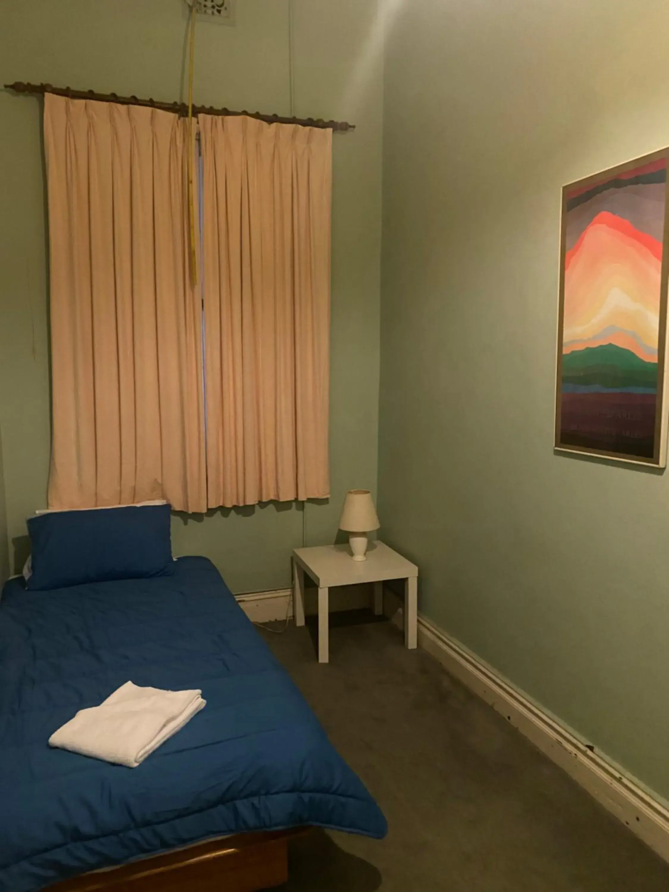 Single Room with Shared Bathroom in Culcairn Hotel Single Room with Shared Bathroom in Culcairn Hotel