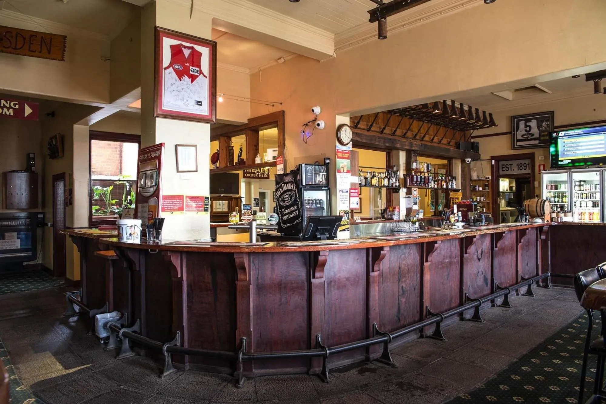 Food and drinks in Culcairn Hotel