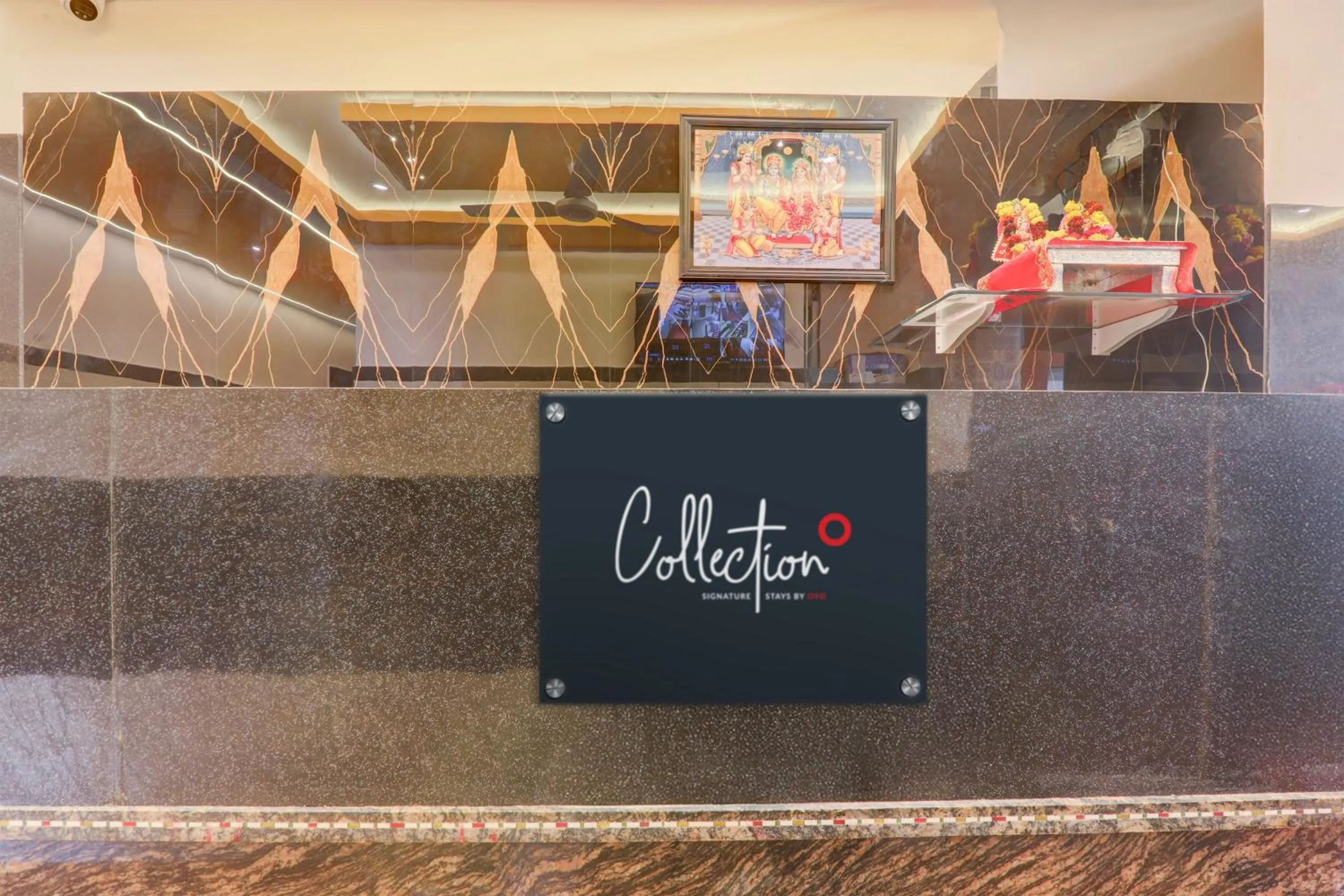 Lobby or reception in Collection O Siddharth Near A to Z Electronics