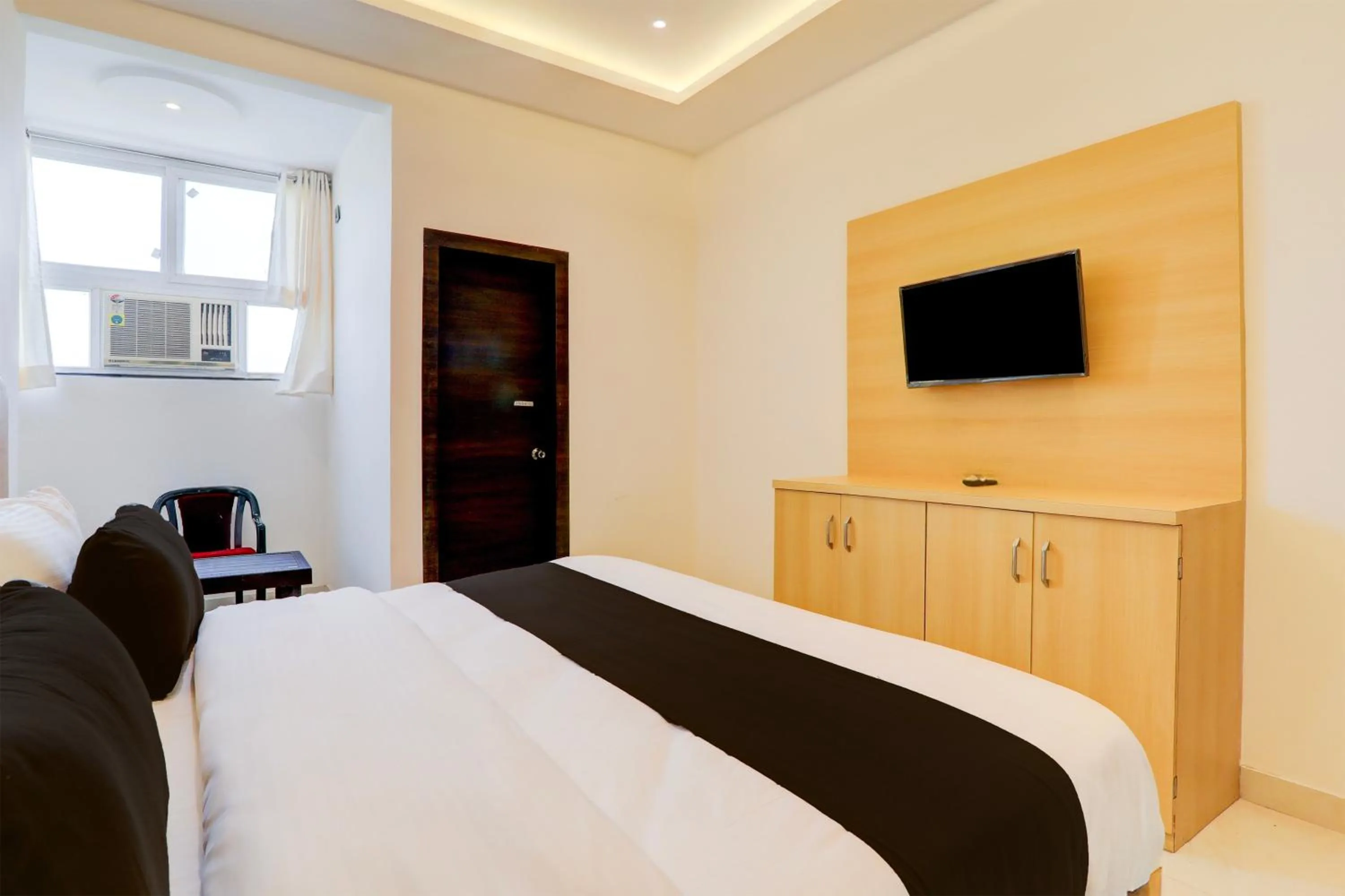 Bedroom in Collection O Siddharth Near A to Z Electronics