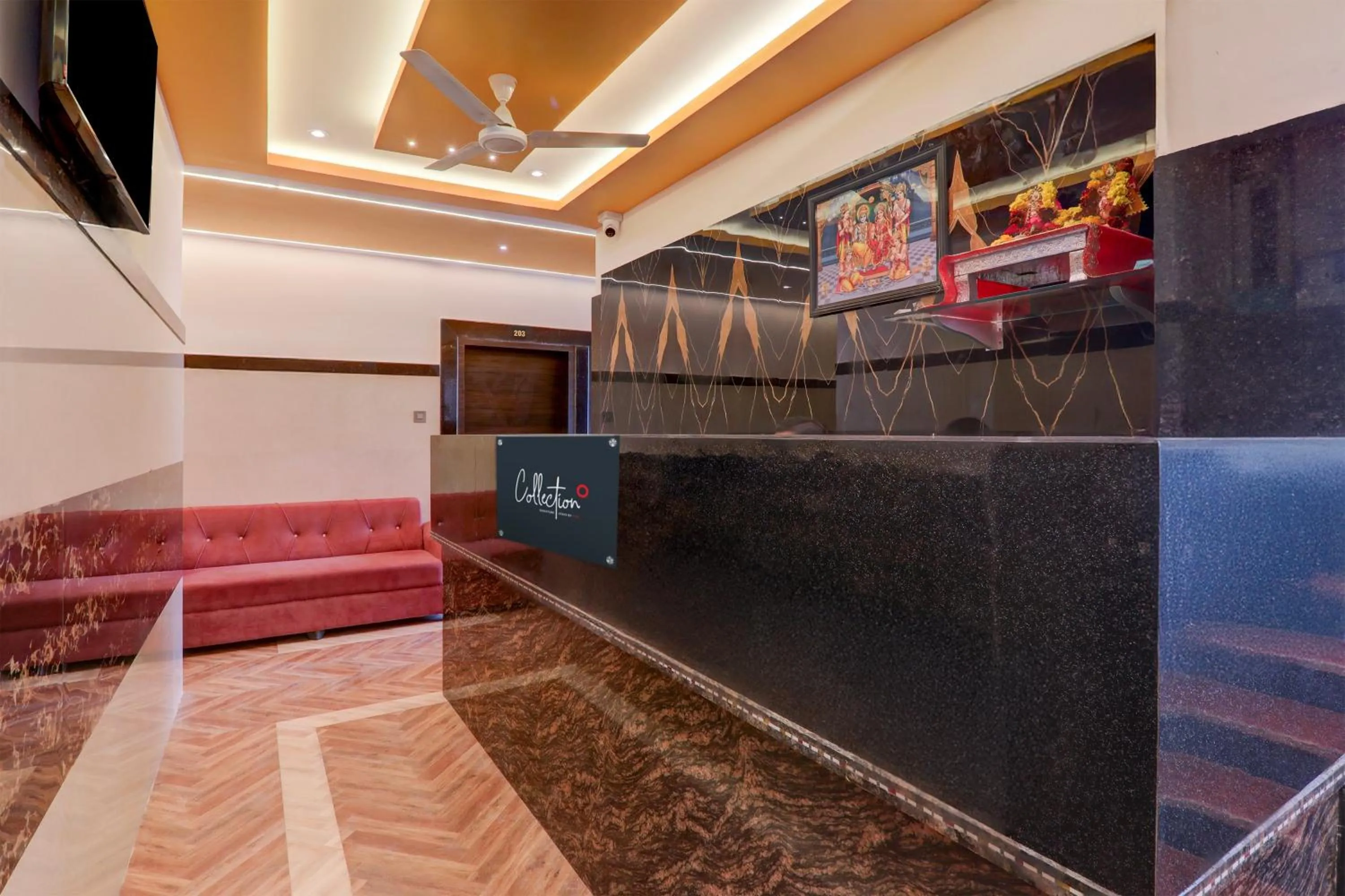 Lobby or reception in Collection O Siddharth Near A to Z Electronics