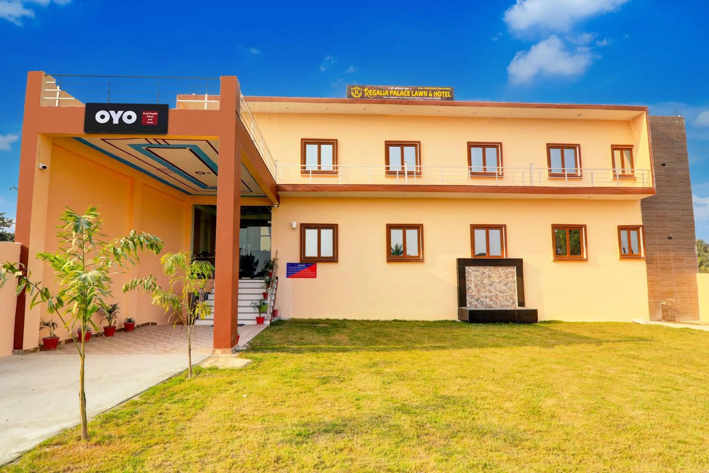 Facade/entrance in Hotel O Regalia Palace and Lawn