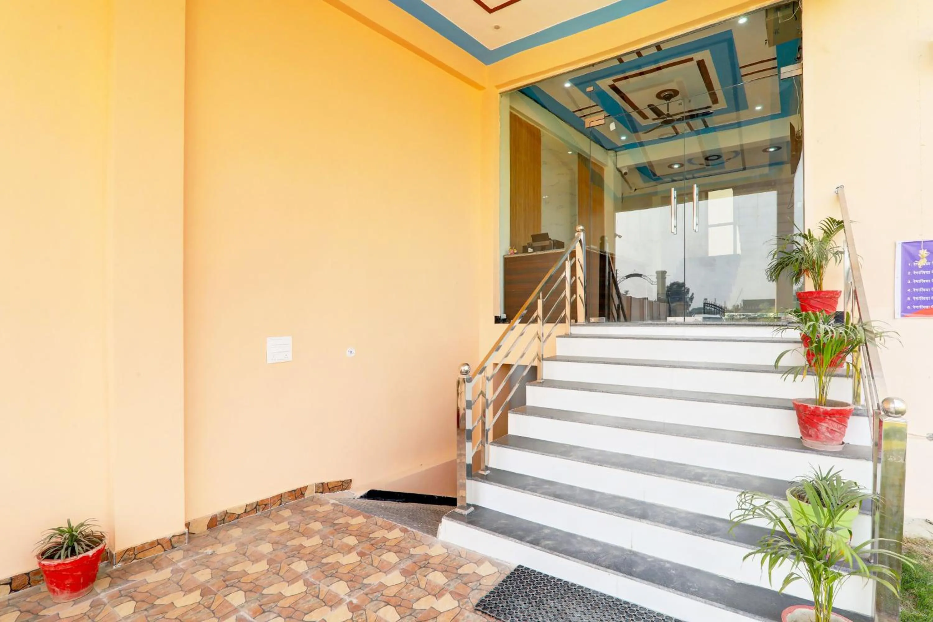 Facade/entrance in Hotel O Regalia Palace and Lawn