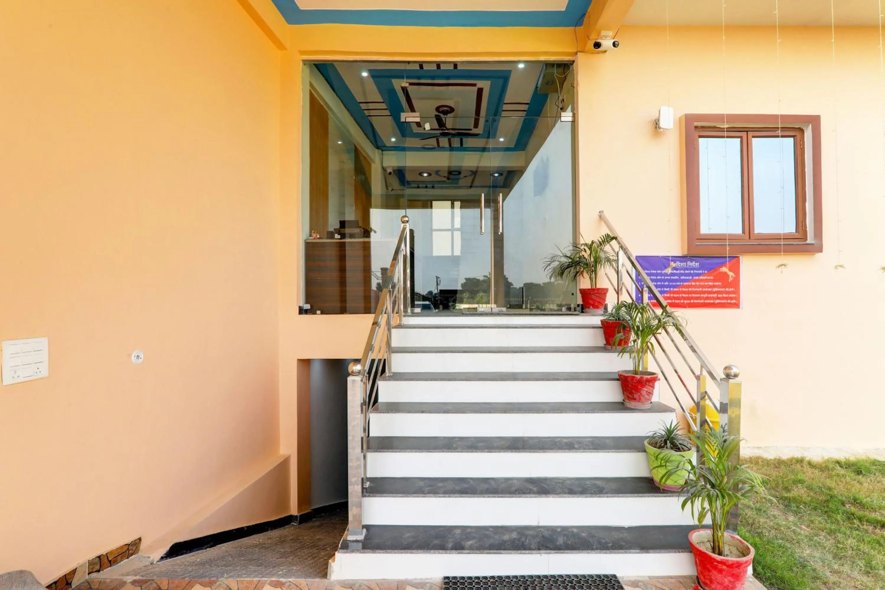 Facade/entrance in Hotel O Regalia Palace and Lawn