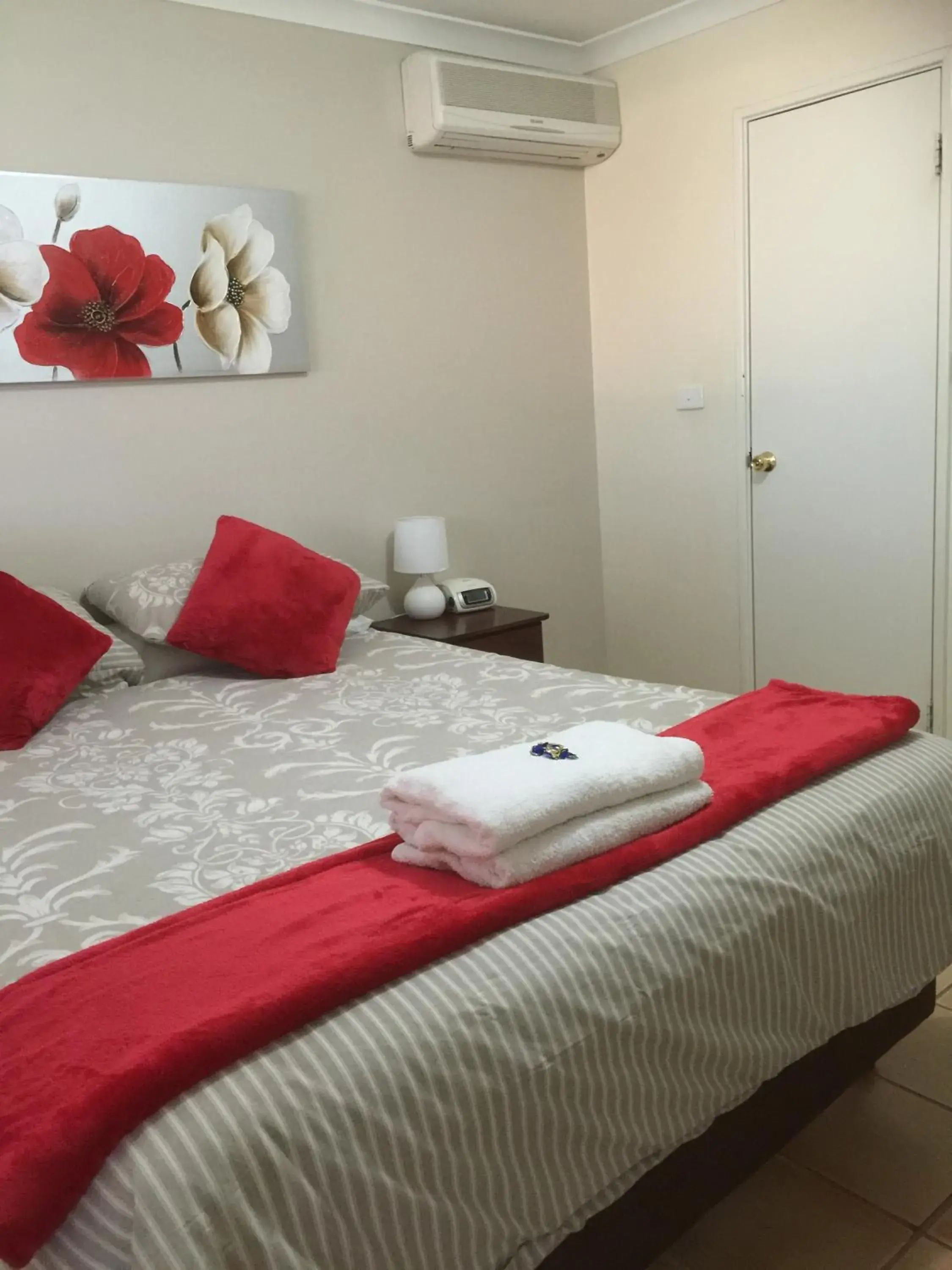 Bedroom, Bed in The Nosh & Nod - Avon Terrace Bedroom, Bed in The Nosh & Nod - Avon Terrace