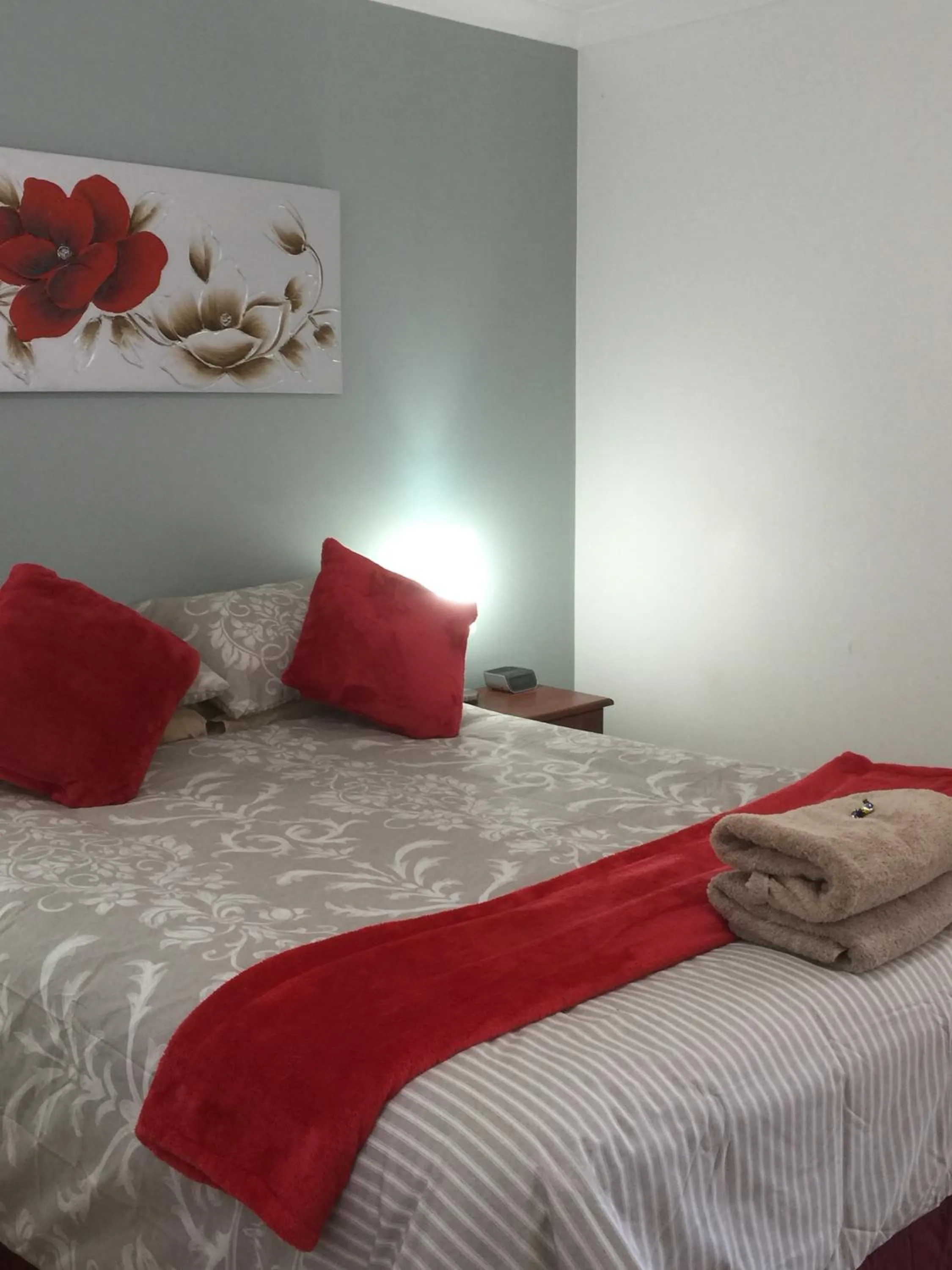 Bedroom, Bed in The Nosh & Nod - Avon Terrace