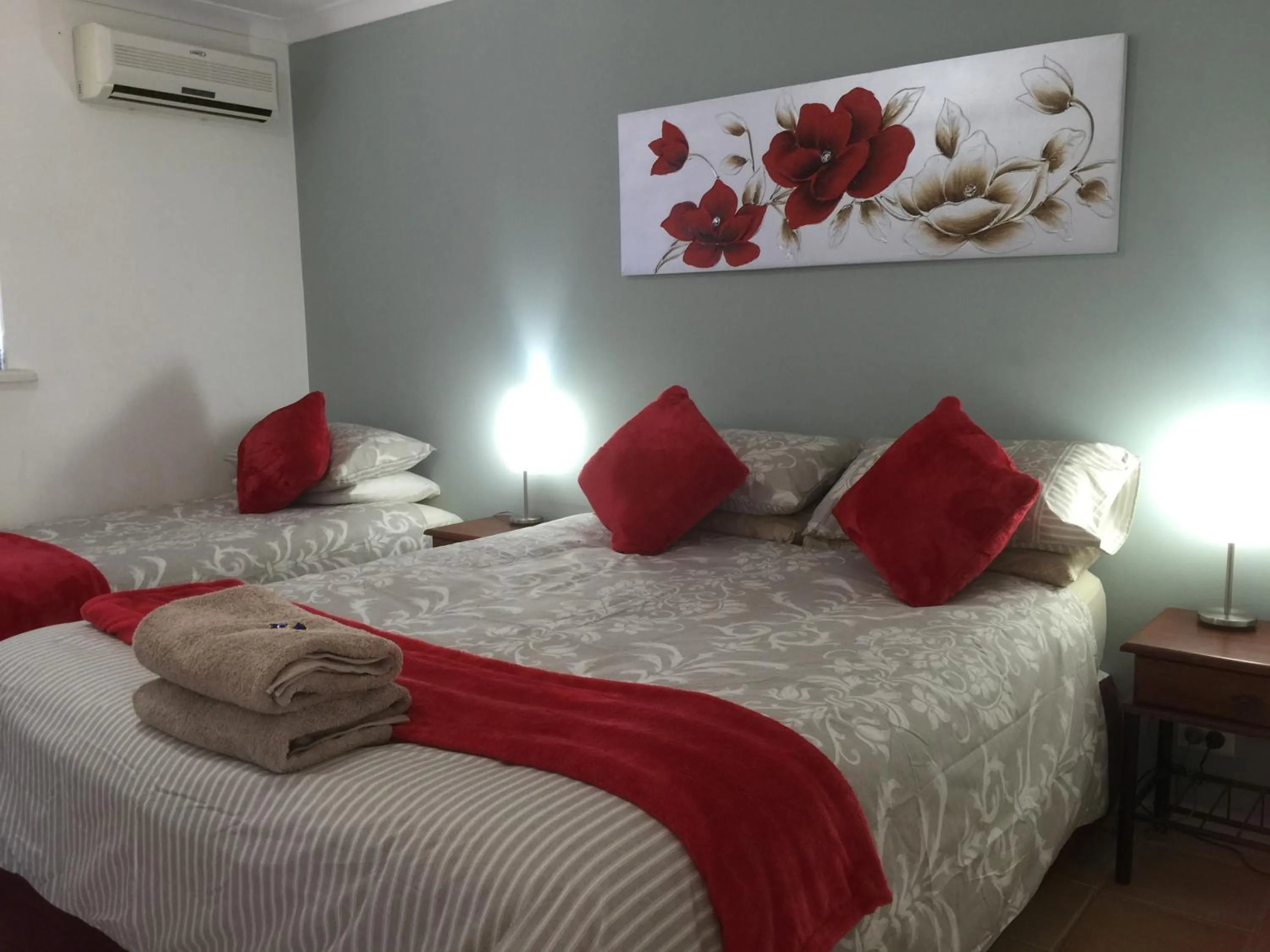 Bedroom, Bed in The Nosh & Nod - Avon Terrace