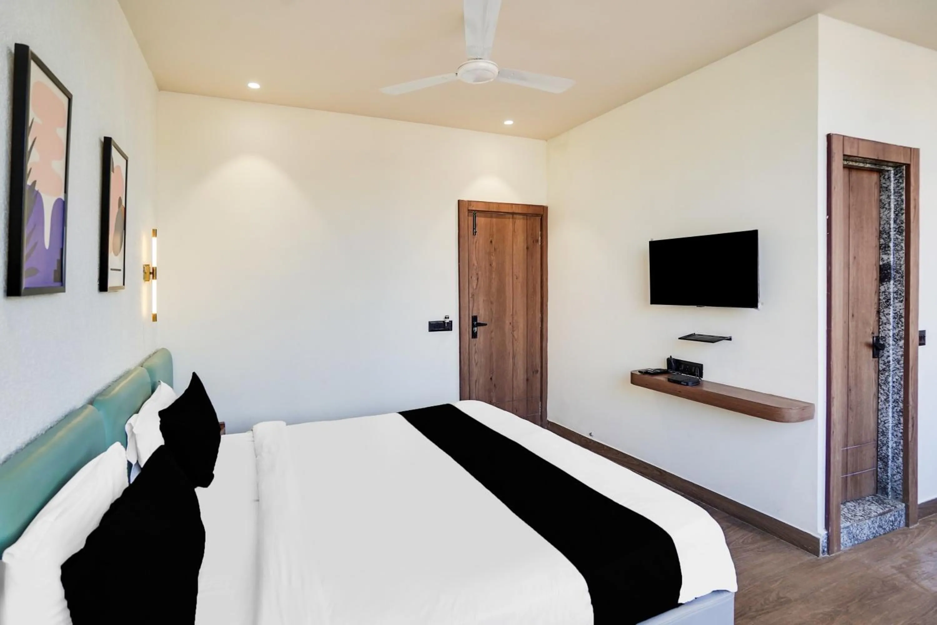 Super Townhouse Arvind Marg Pachamarhi
