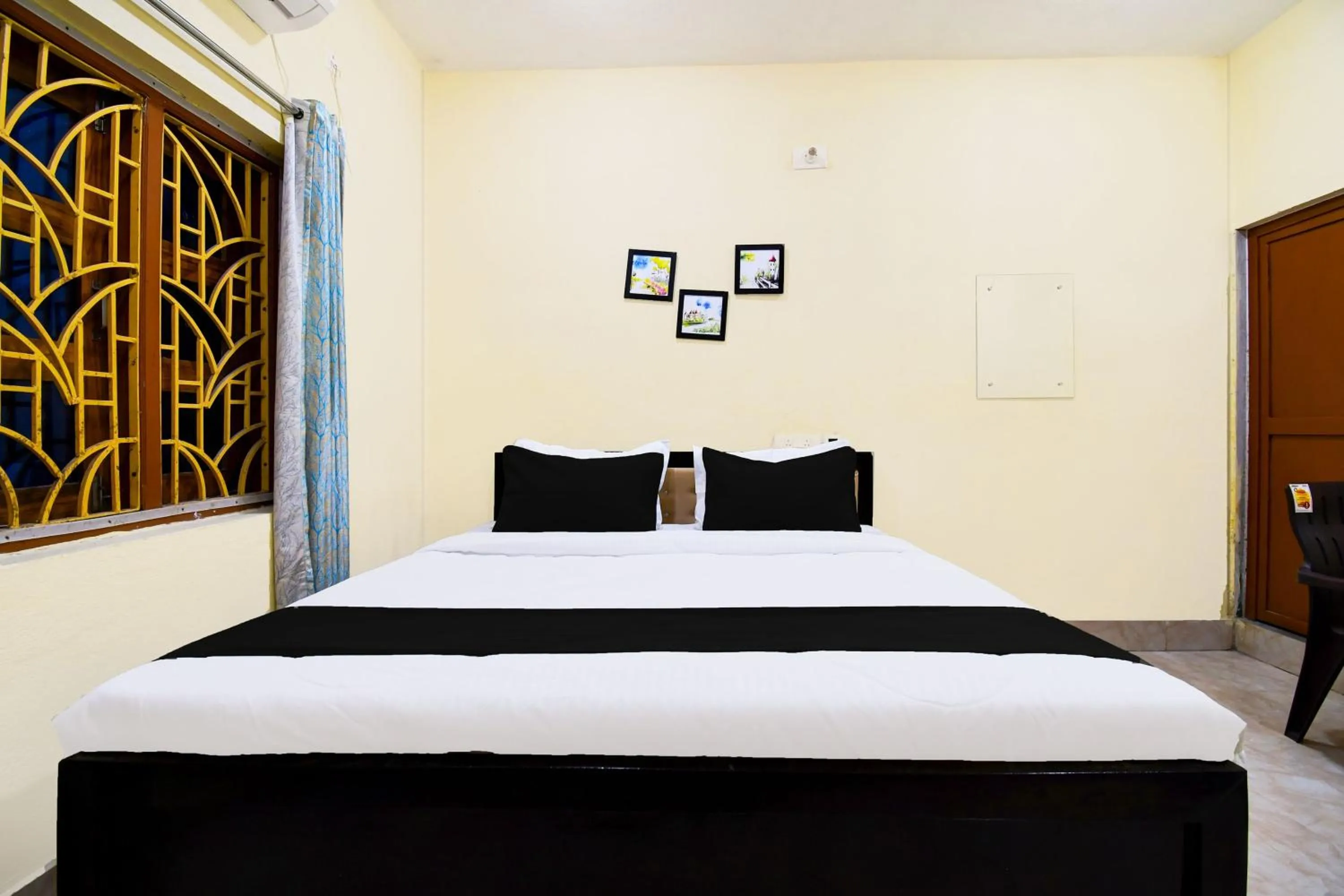 Bedroom, Bed in Hotel O HIGHWAY STAY IN