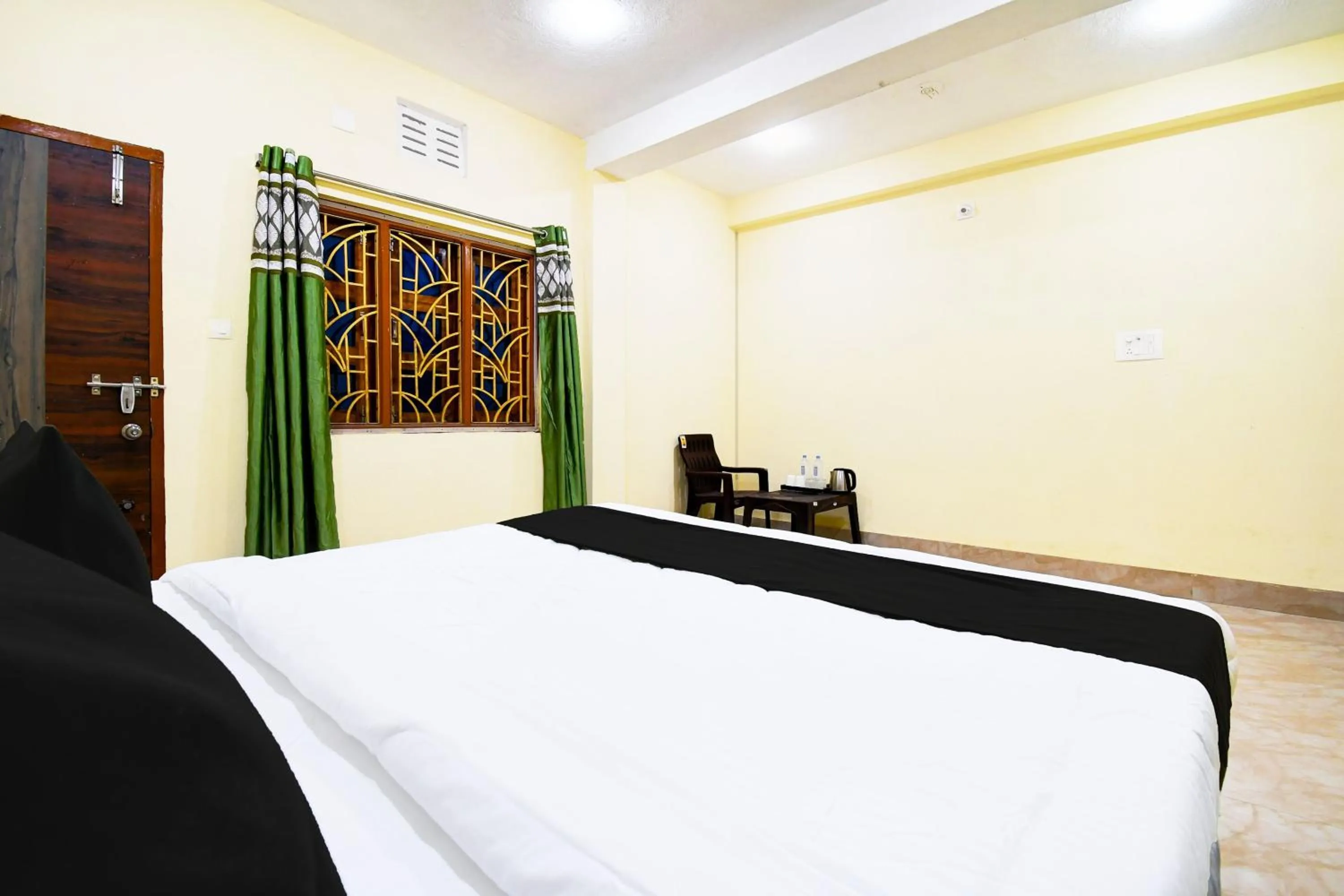 Bedroom, Bed in Hotel O HIGHWAY STAY IN