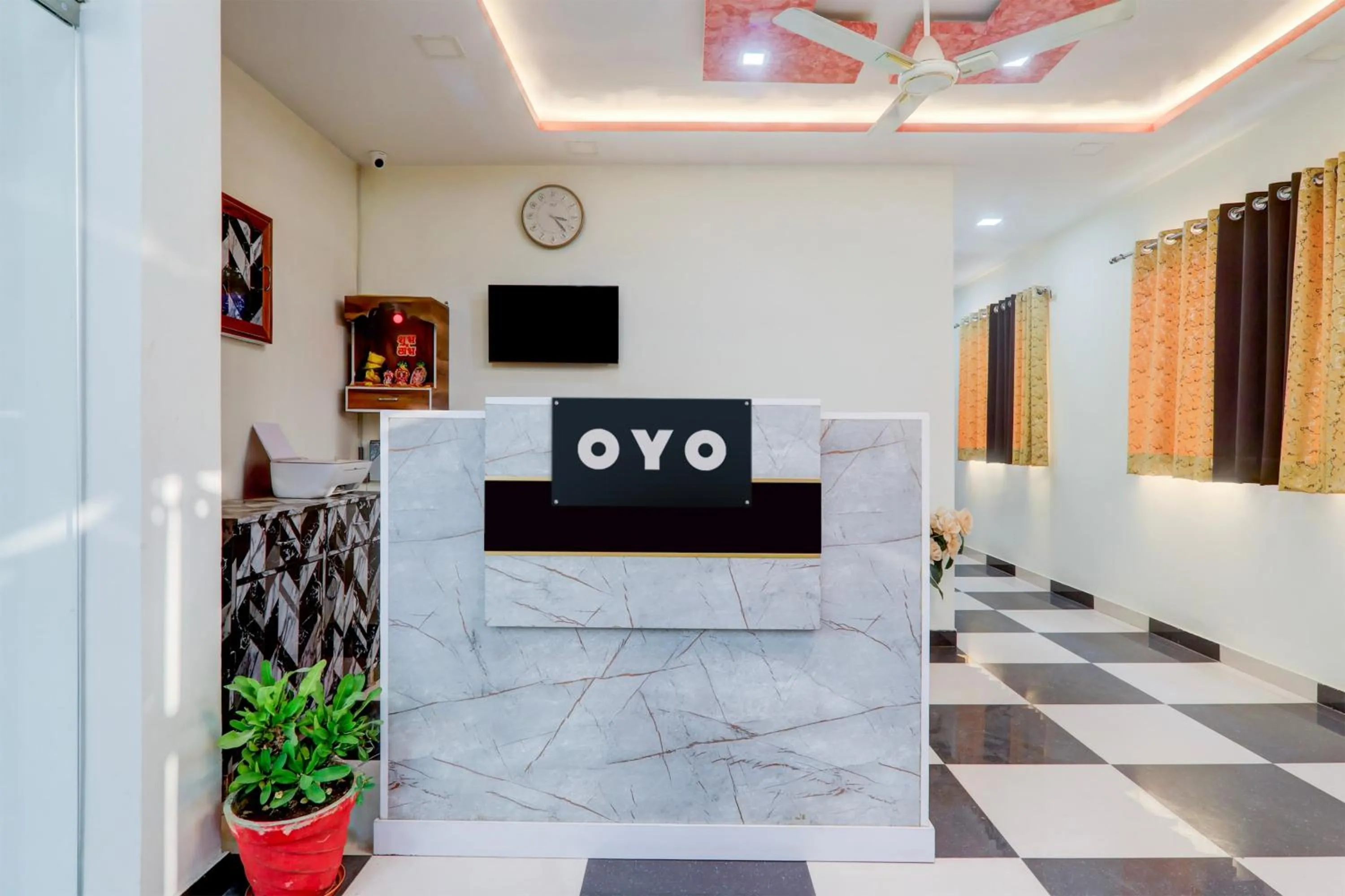 Lobby or reception in Hotel O Shimla Grand