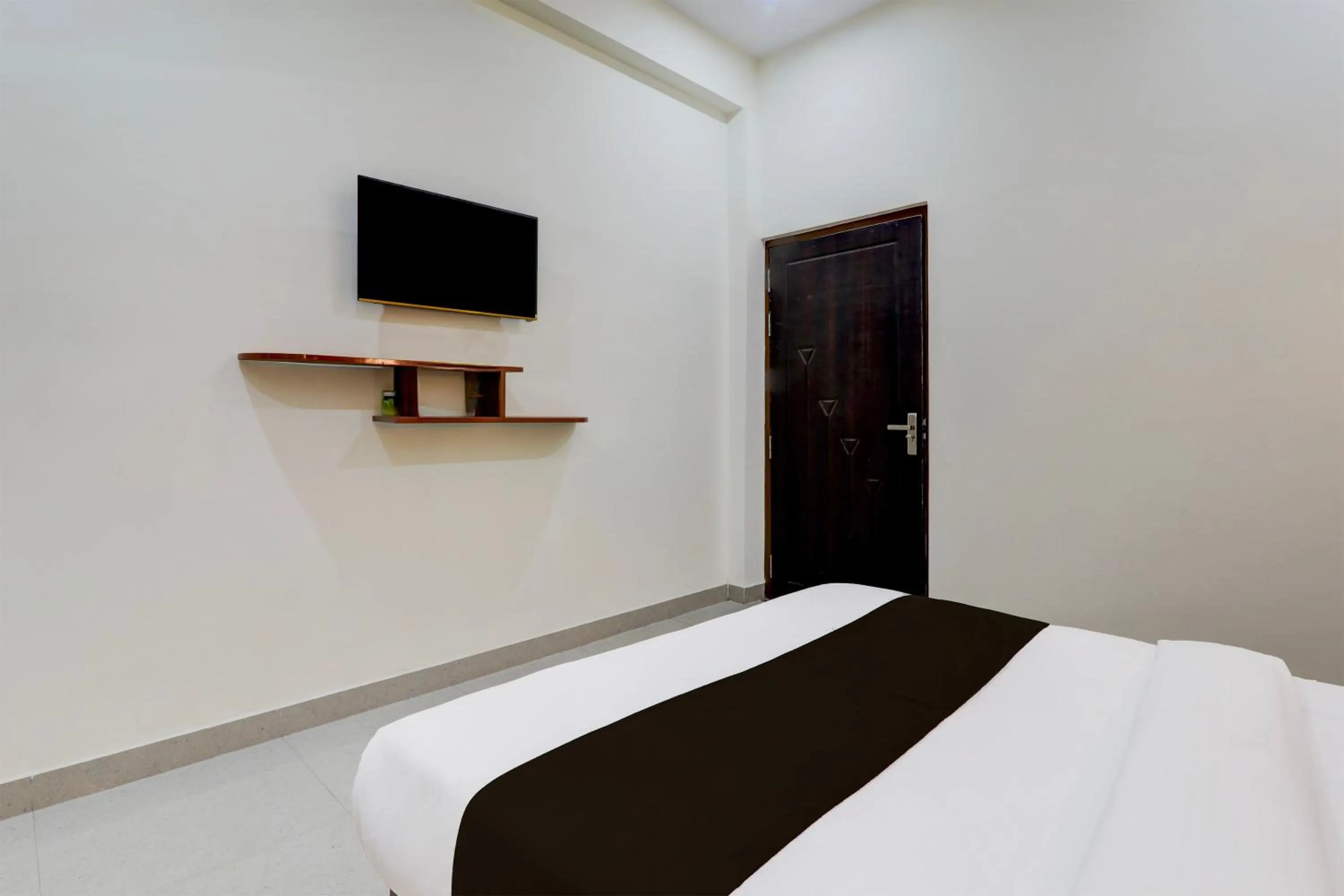 Bedroom, Bed in Hotel O Shimla Grand