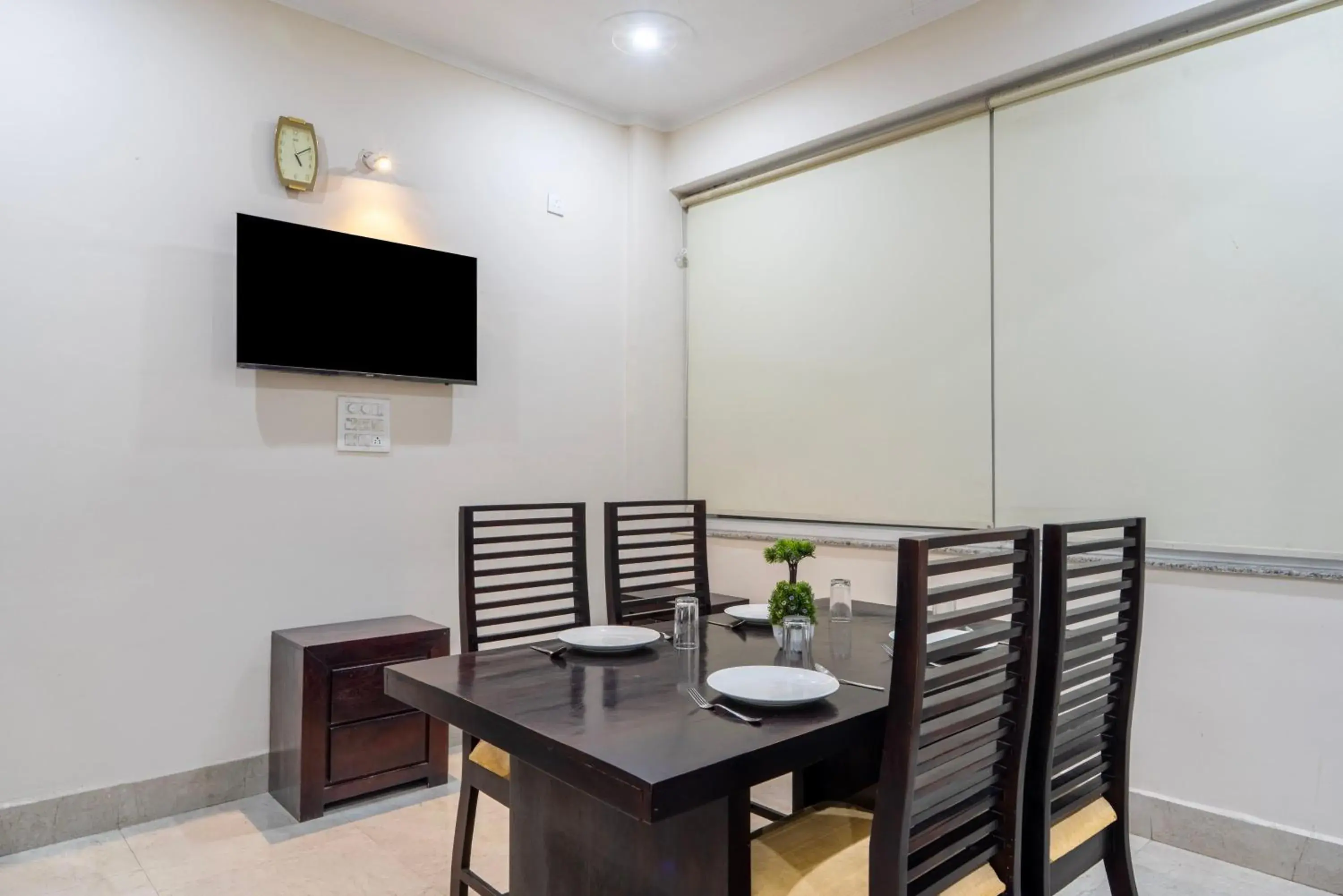 Restaurant/places to eat in Treebo AK Residency, Tapovan Restaurant/places to eat in Treebo AK Residency, Tapovan