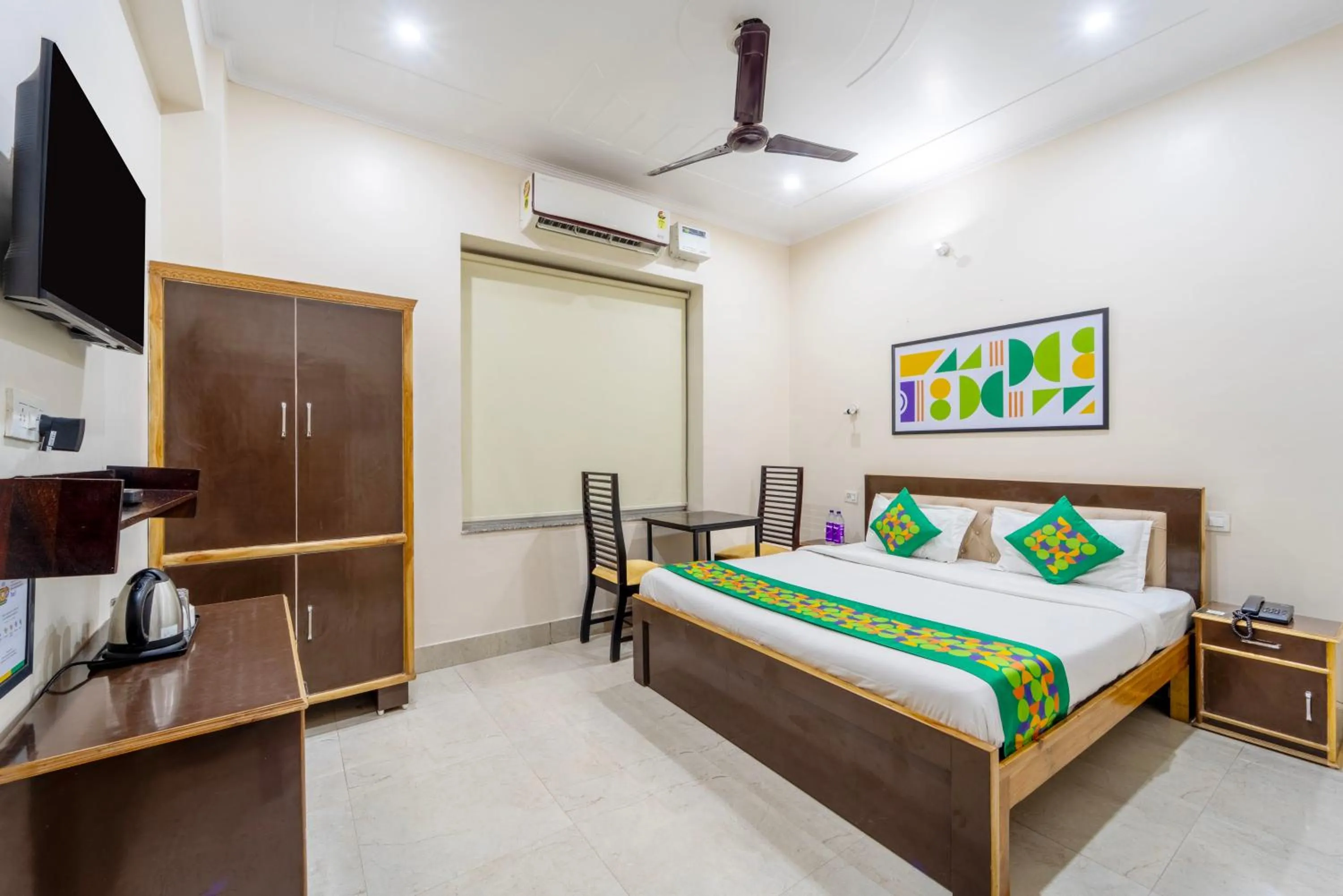 Bedroom, Bed in Treebo AK Residency, Tapovan