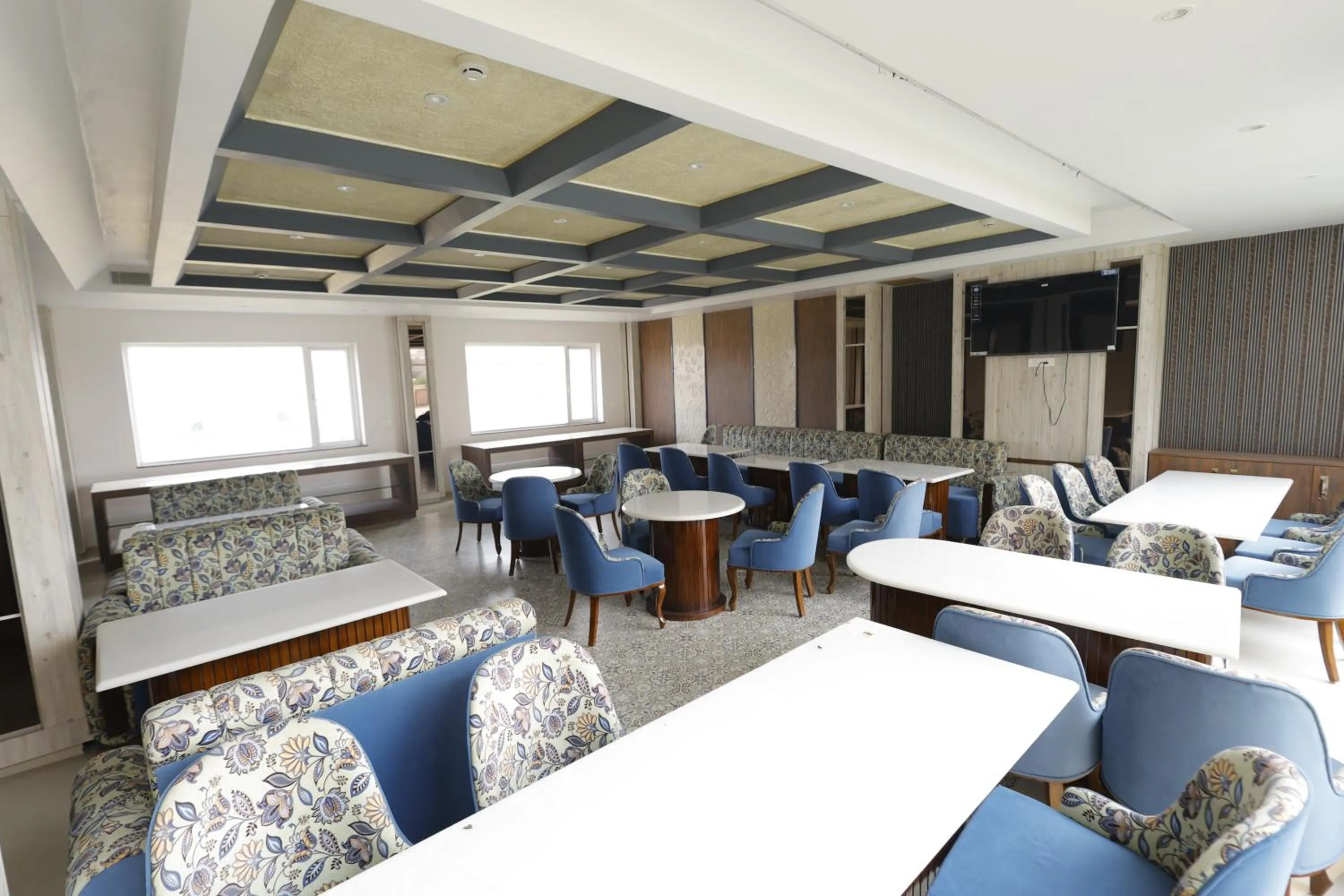 Restaurant/places to eat in Nirvana Grand Hotel & Resort