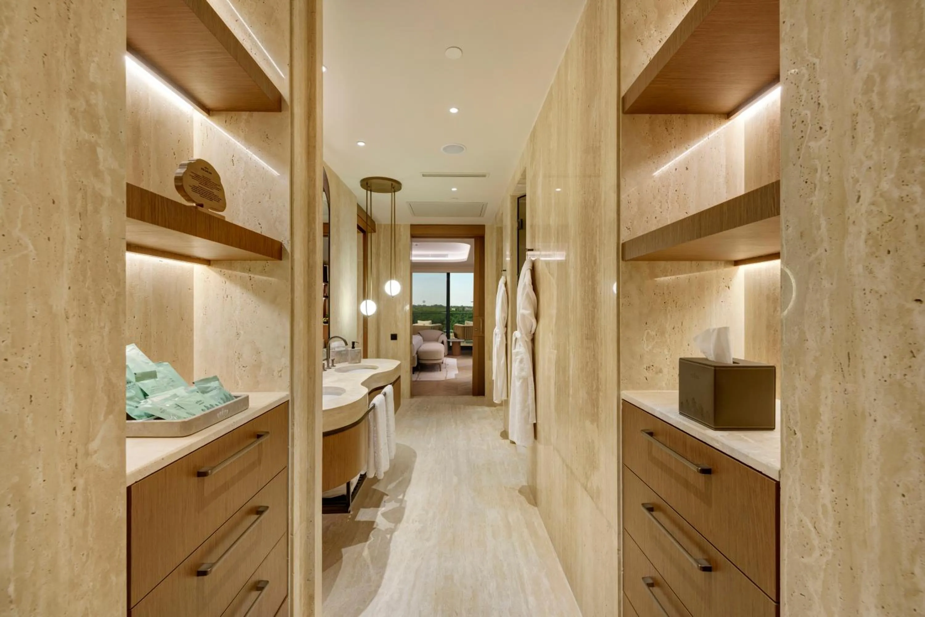 Bathroom, Bed in Regnum The Crown