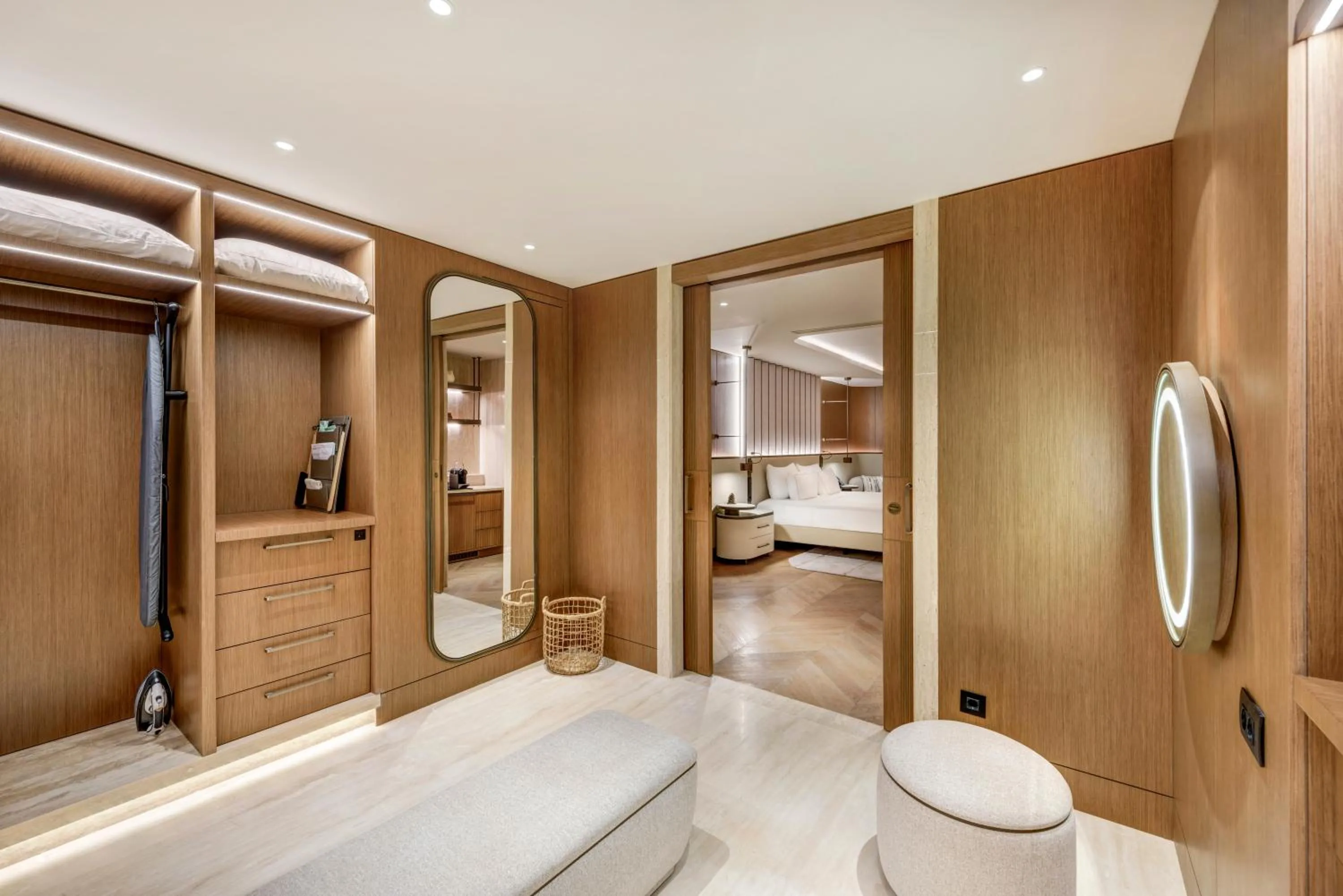 Balcony/Terrace in Regnum The Crown