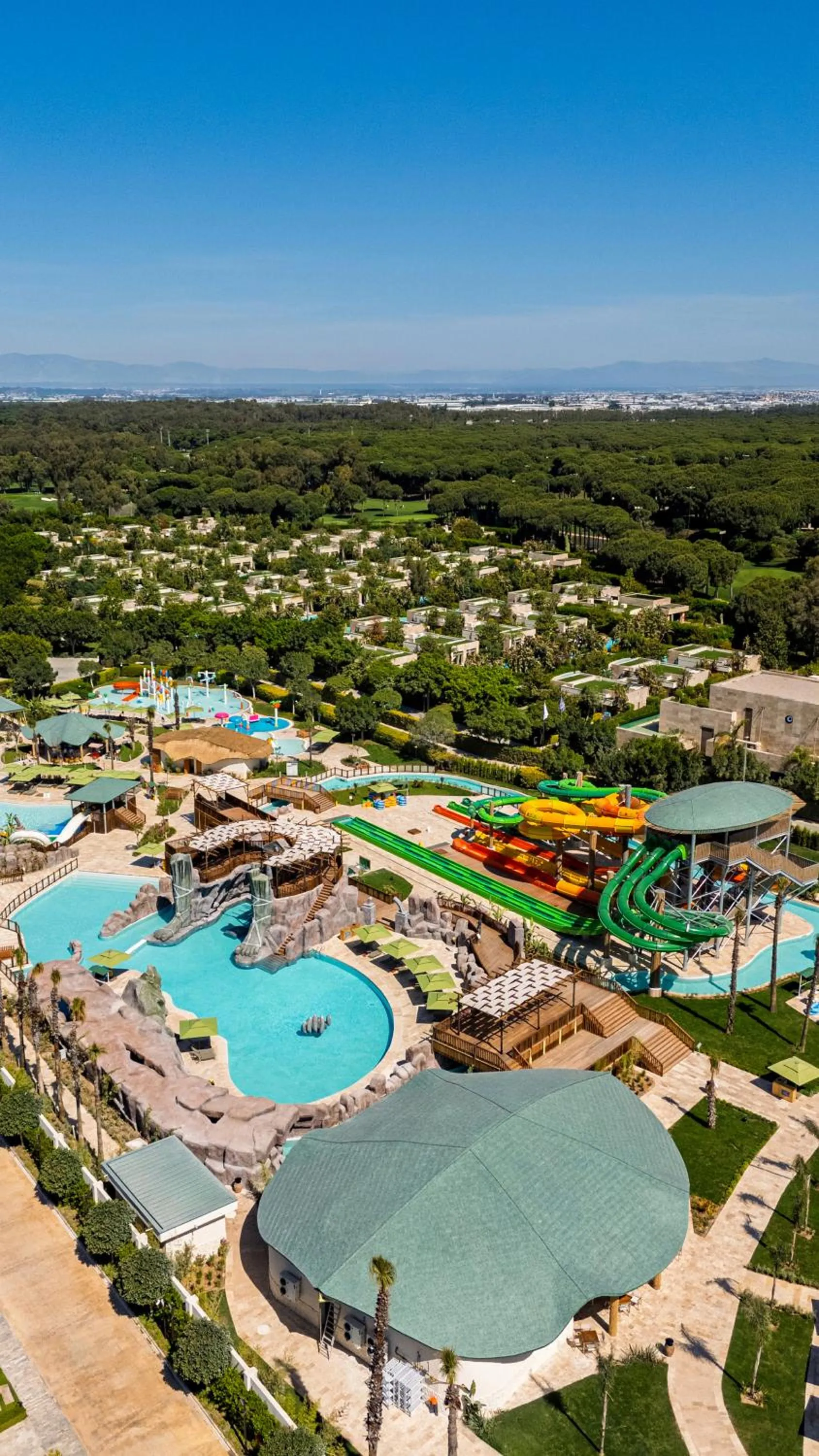 Swimming pool in Regnum The Crown