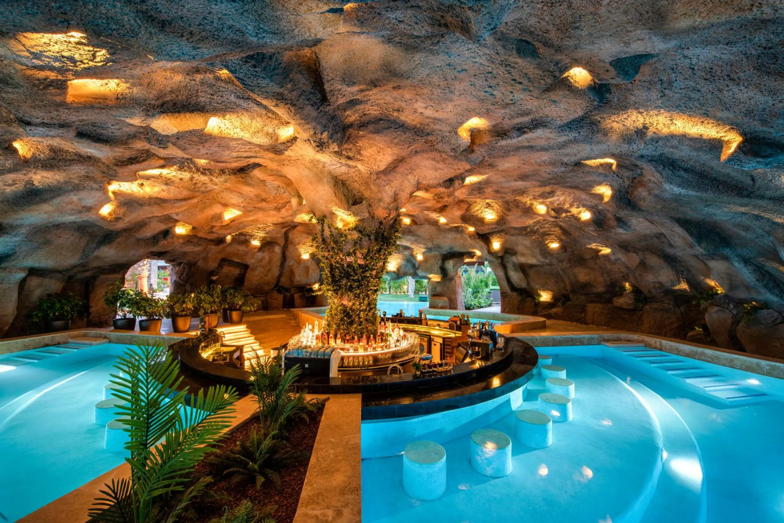 Pool view in Regnum The Crown