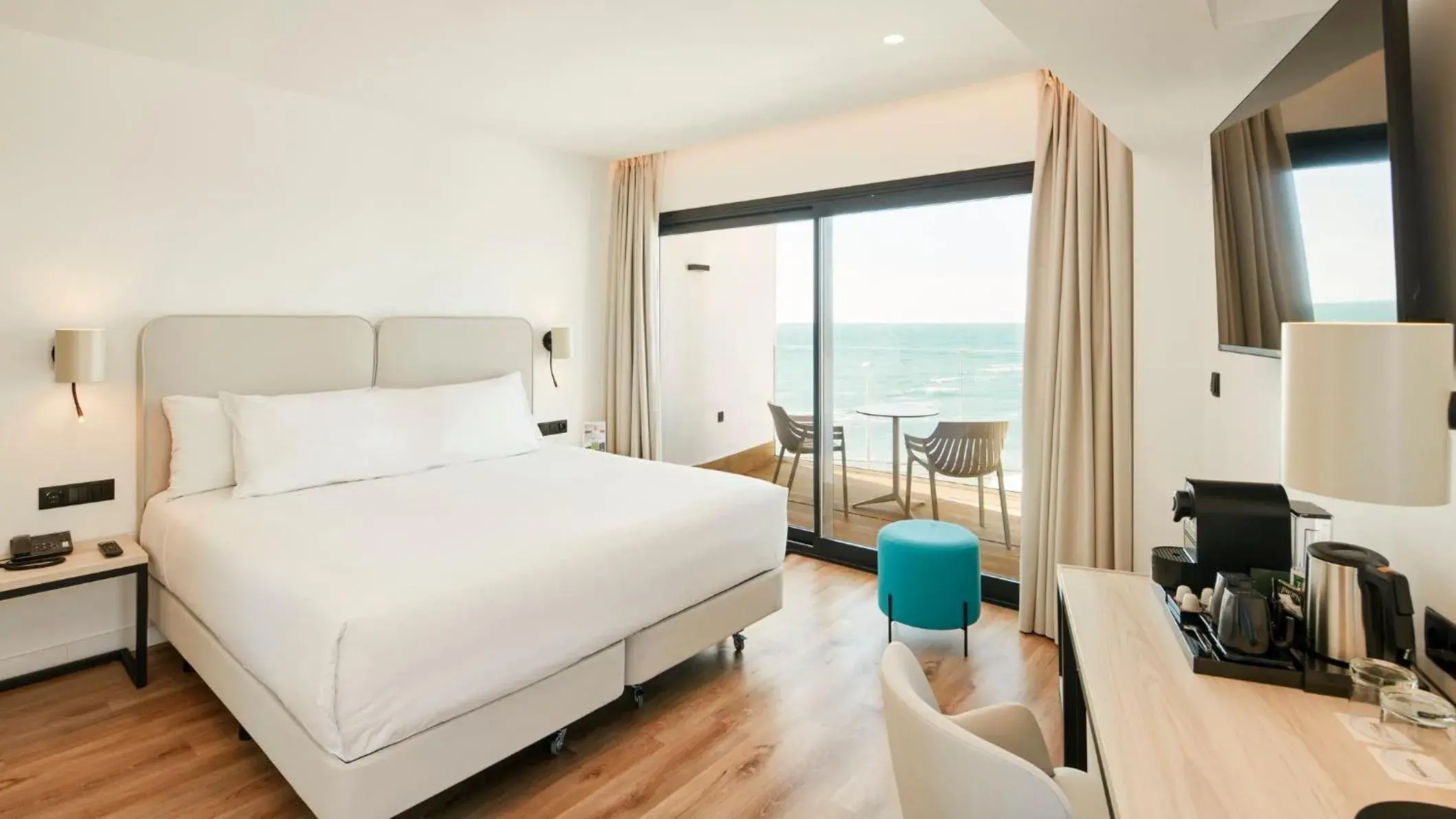 Photo of the whole room, Bed in Sercotel Cruz Del Mar Photo of the whole room, Bed in Sercotel Cruz Del Mar