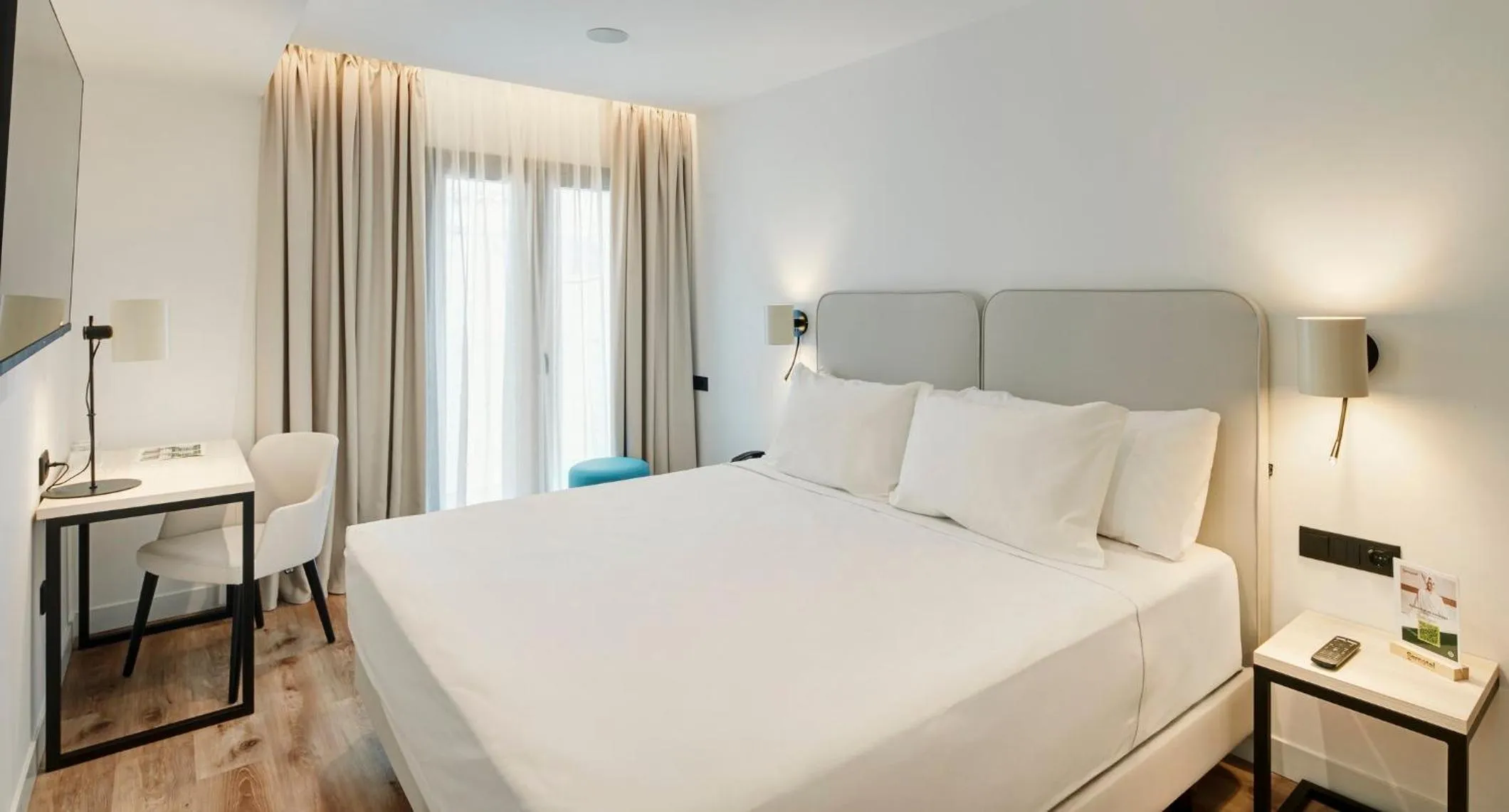 Photo of the whole room, Bed in Sercotel Cruz Del Mar