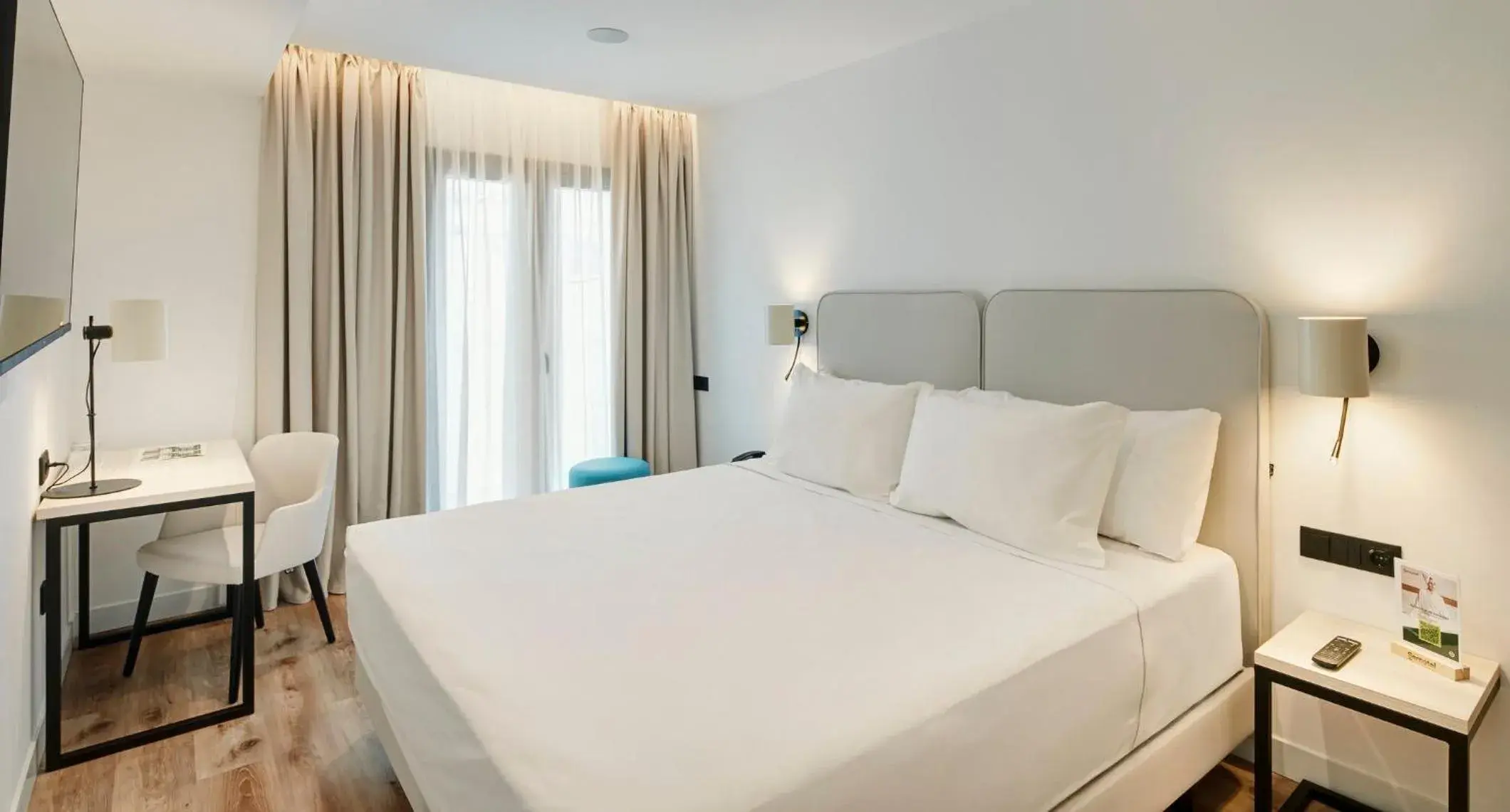 Photo of the whole room, Bed in Sercotel Cruz Del Mar Photo of the whole room, Bed in Sercotel Cruz Del Mar