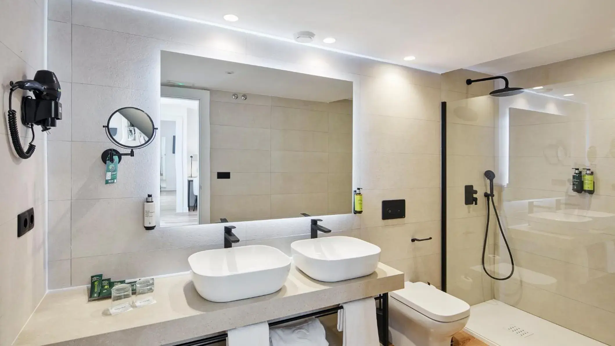 Bathroom in Sercotel Cruz Del Mar Bathroom in Sercotel Cruz Del Mar