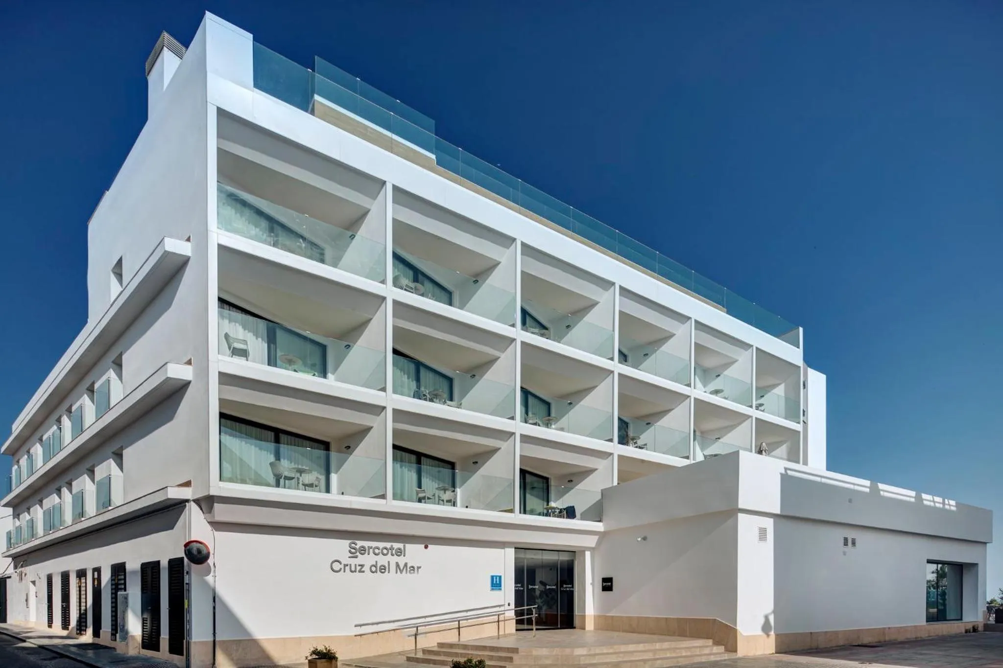 Facade/entrance in Sercotel Cruz Del Mar
