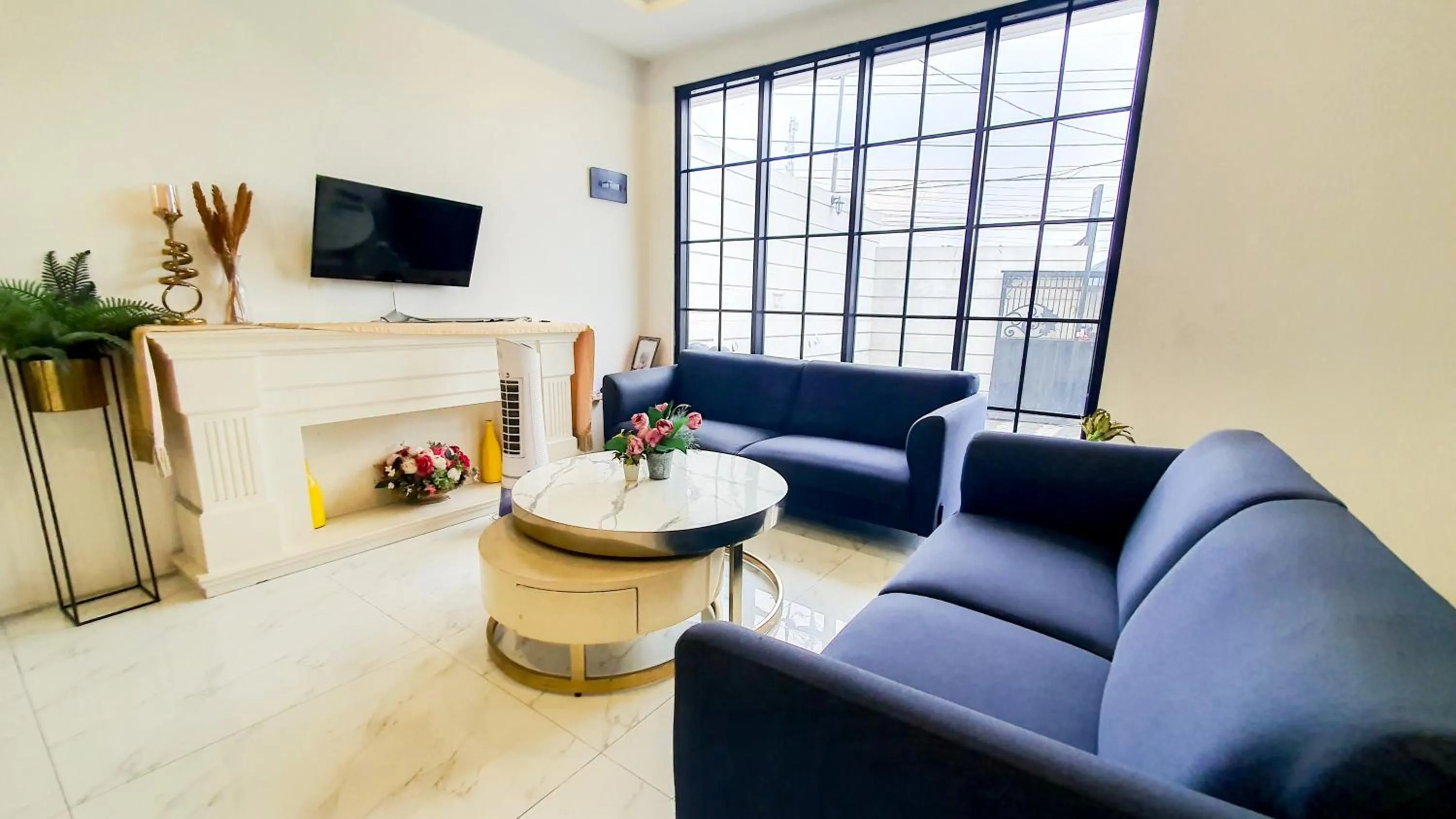 Seating area in La'Rissa Residence by ARBA