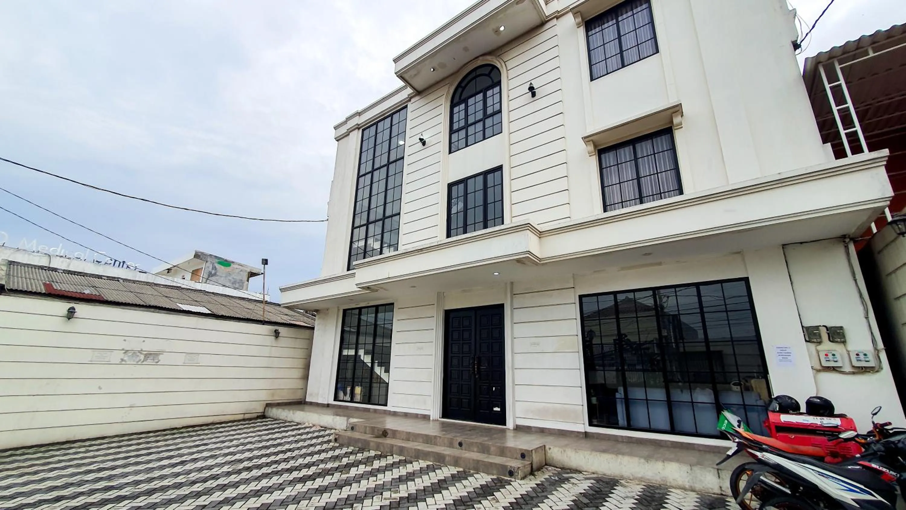 Property building in La'Rissa Residence by ARBA