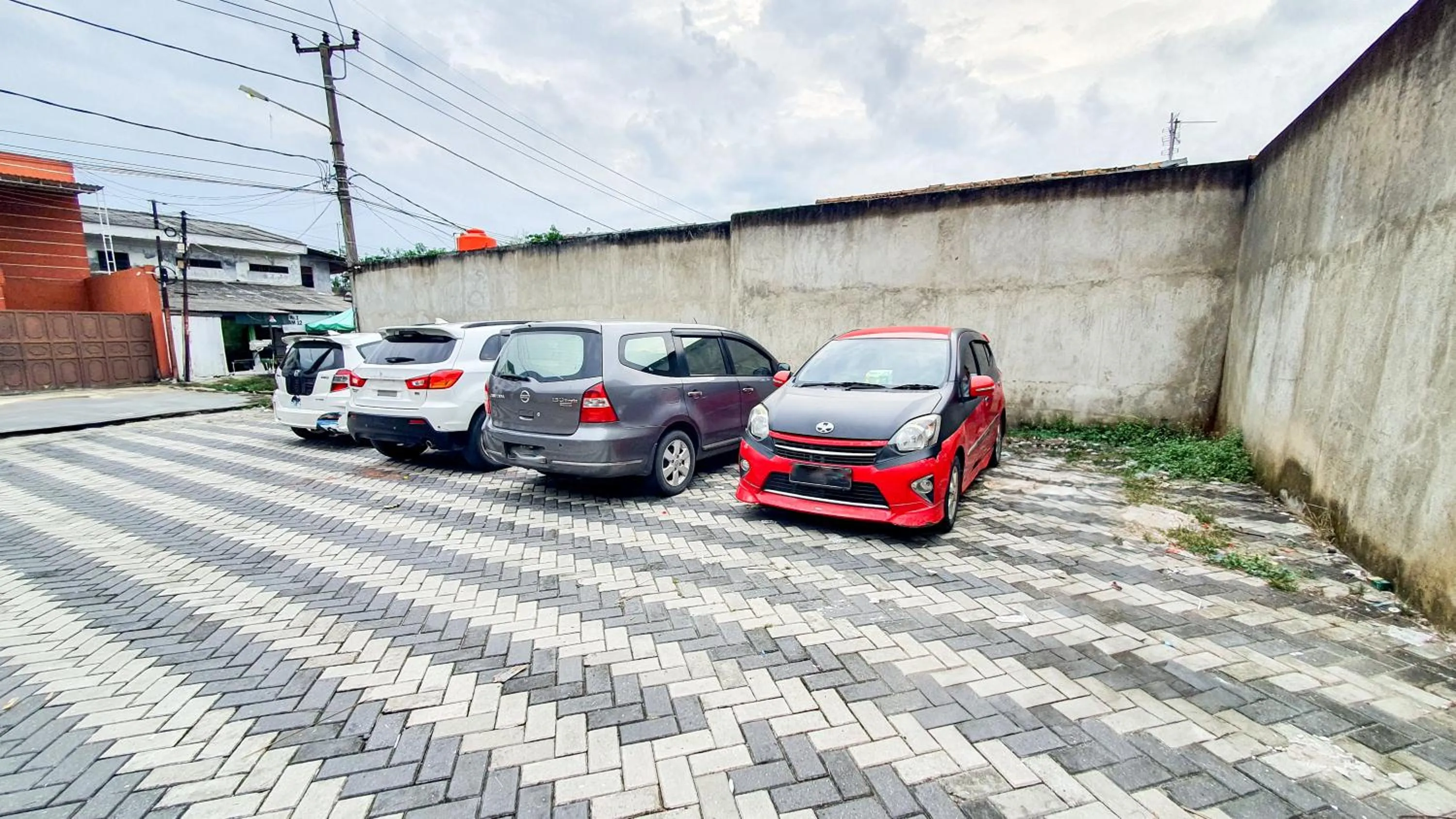 Parking in La'Rissa Residence by ARBA