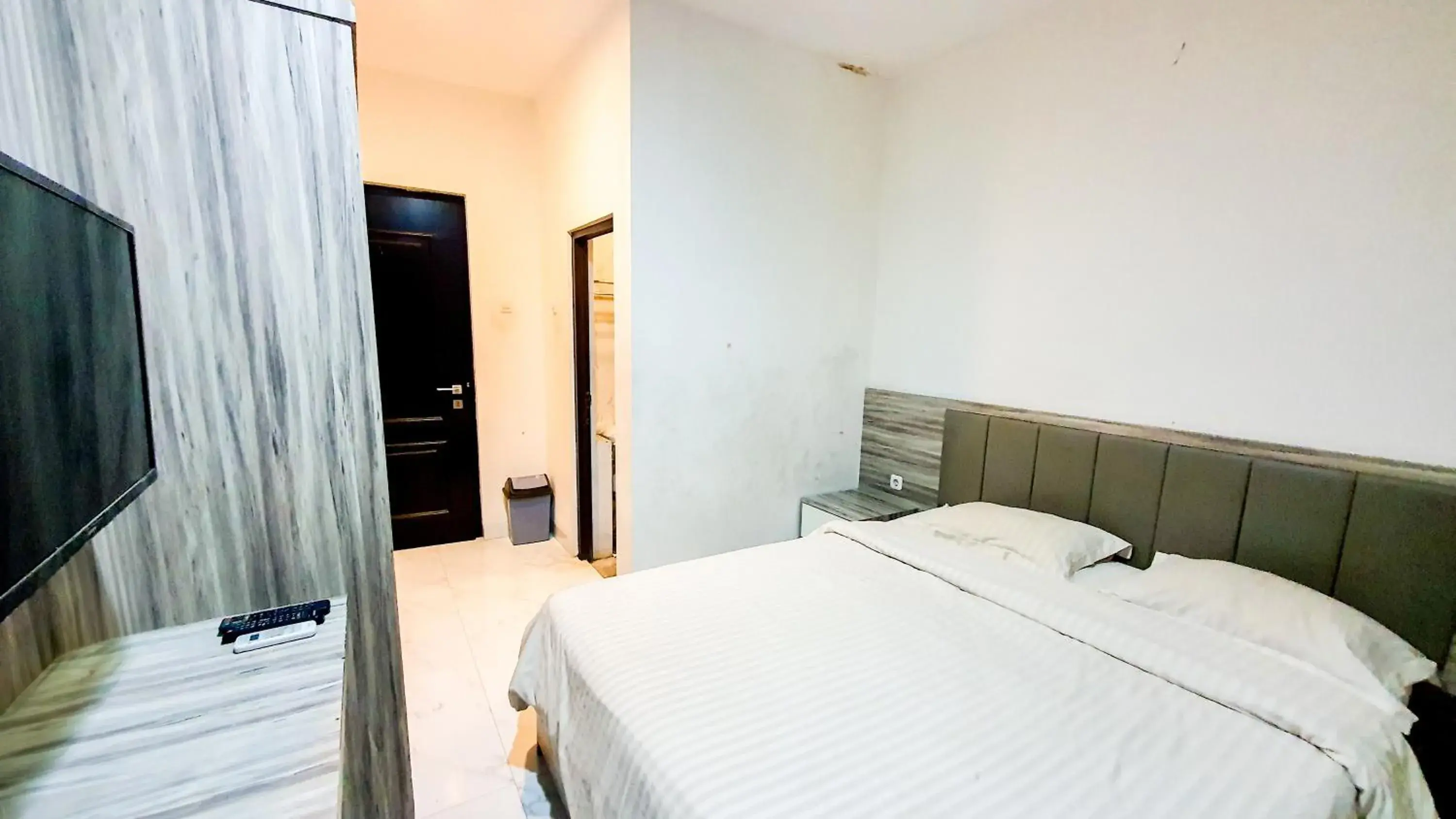 TV and multimedia, Bed in La'Rissa Residence by ARBA TV and multimedia, Bed in La'Rissa Residence by ARBA