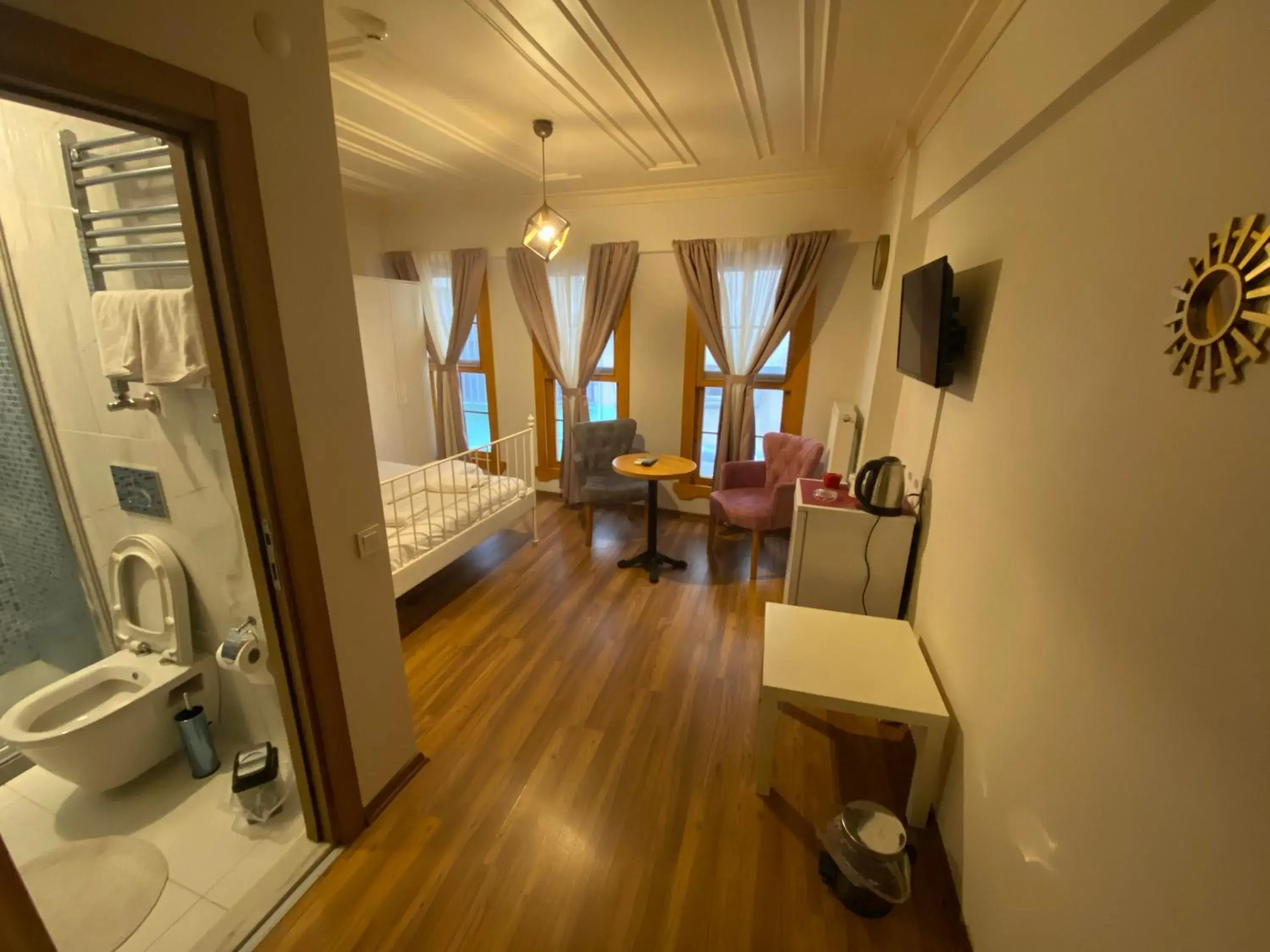 Double Room with Private Bathroom in Konak Akaretler Suit Double Room with Private Bathroom in Konak Akaretler Suit