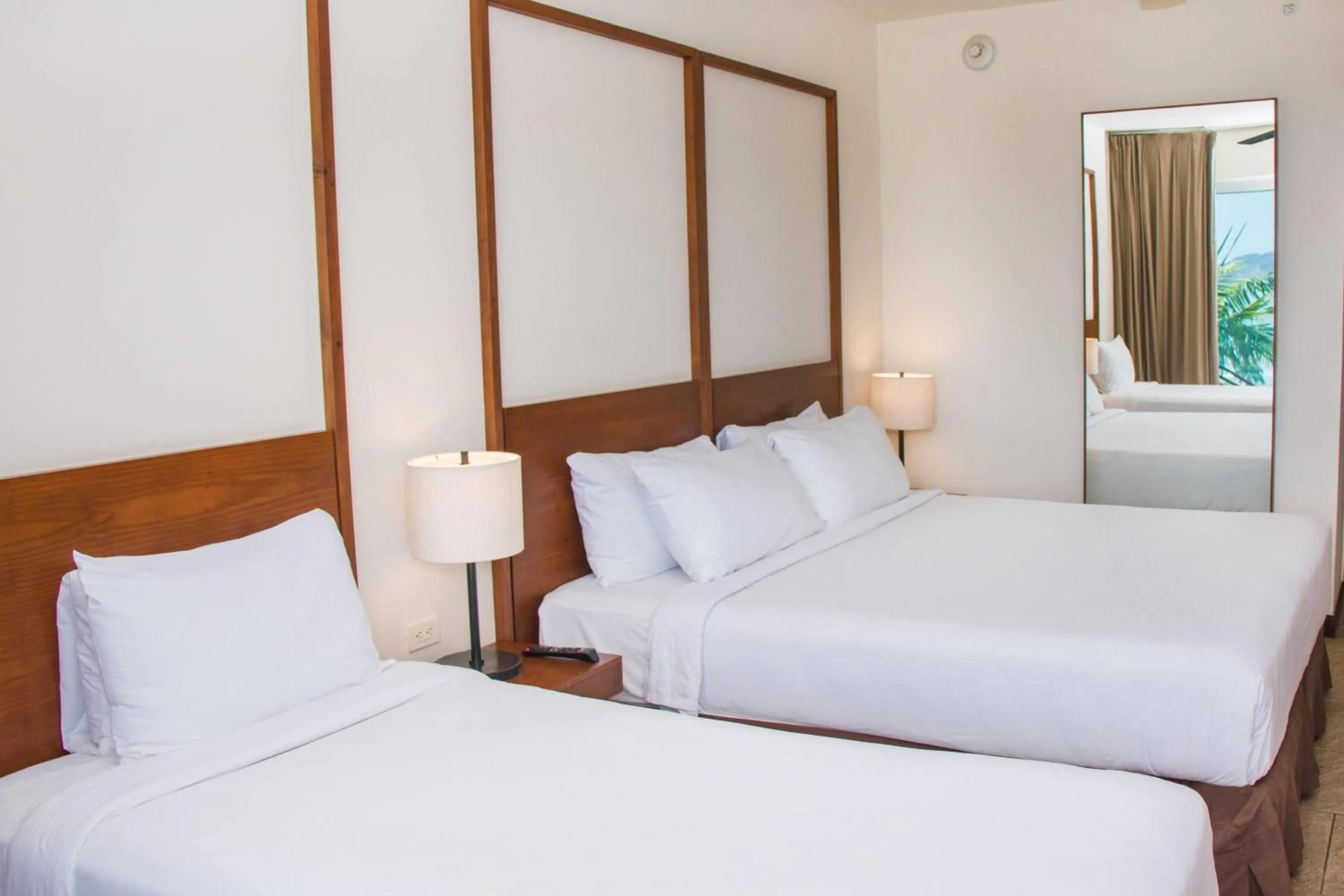 Photo of the whole room, Bed in Wyndham Tamarindo