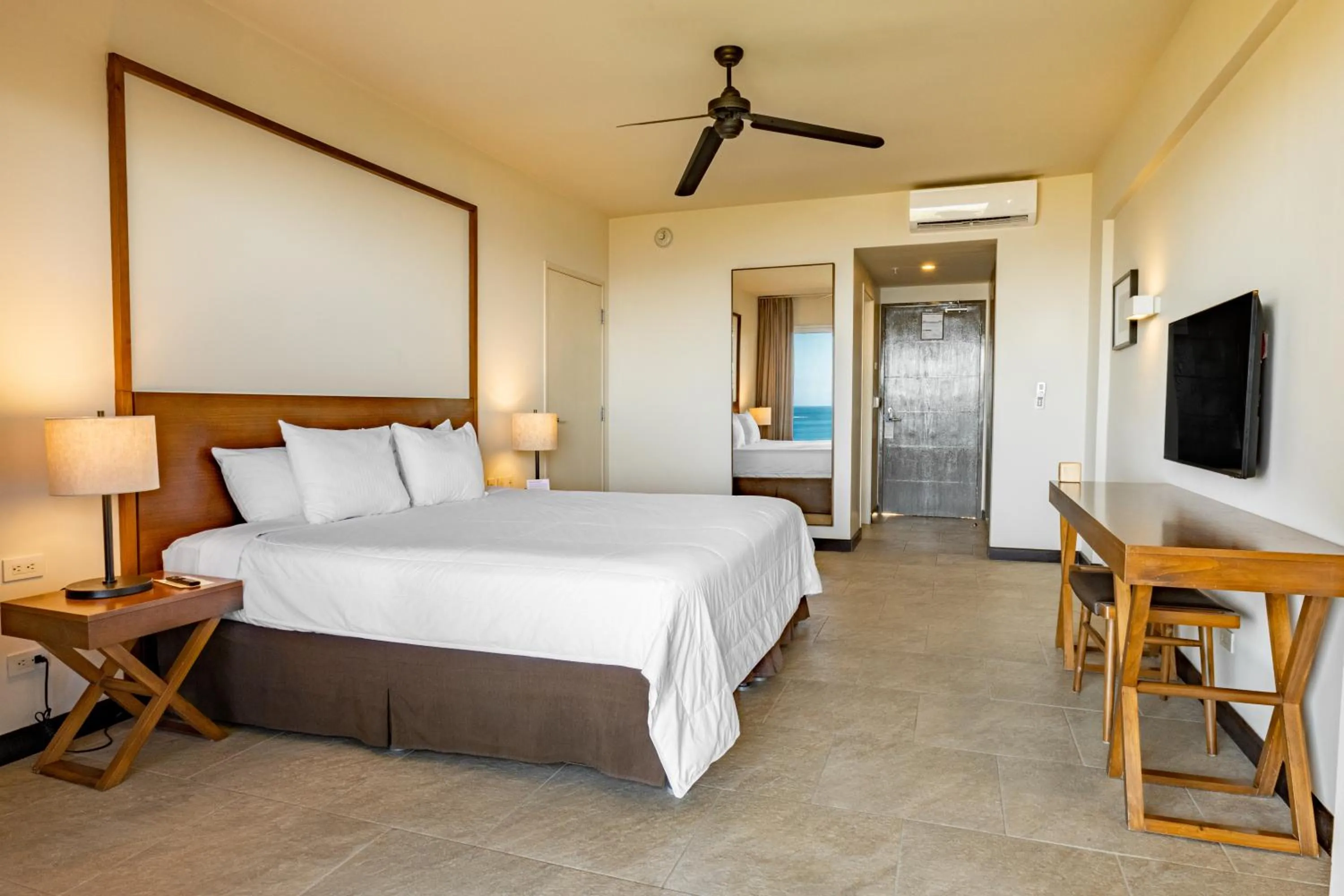 Bed in Wyndham Tamarindo