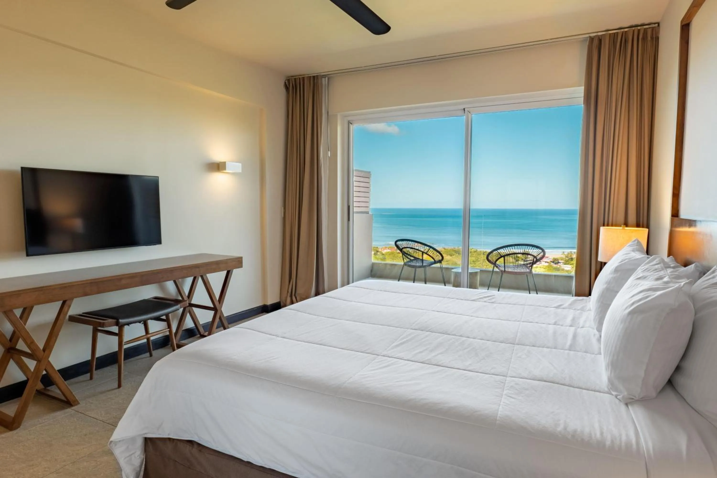 Photo of the whole room, Bed in Wyndham Tamarindo