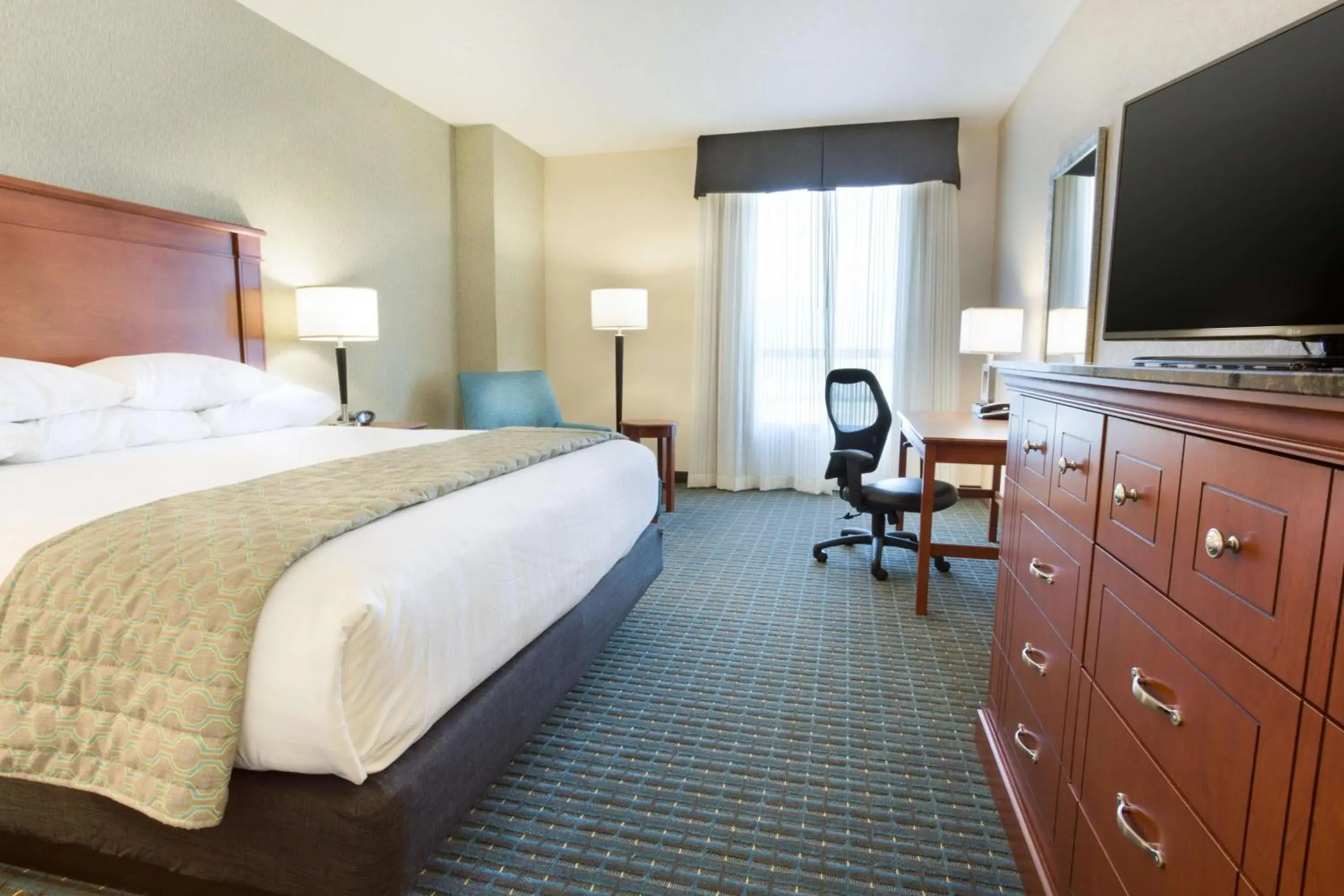 Deluxe King Room - Hearing Accessible, Shower in Drury Inn & Suites Colorado Springs Near the Air Force Academy Deluxe King Room - Hearing Accessible, Shower in Drury Inn & Suites Colorado Springs Near the Air Force Academy
