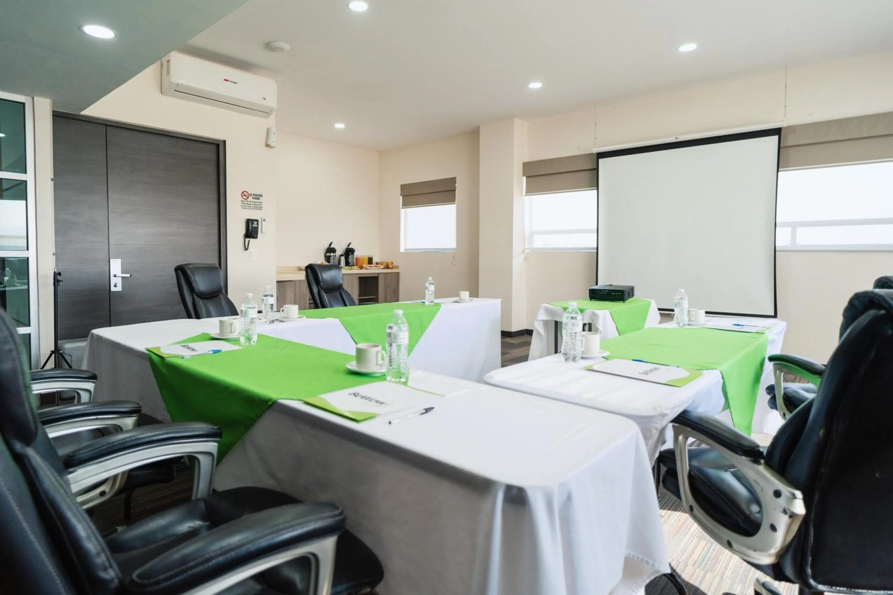 Meeting/conference room in BeWow Hotel Querétaro