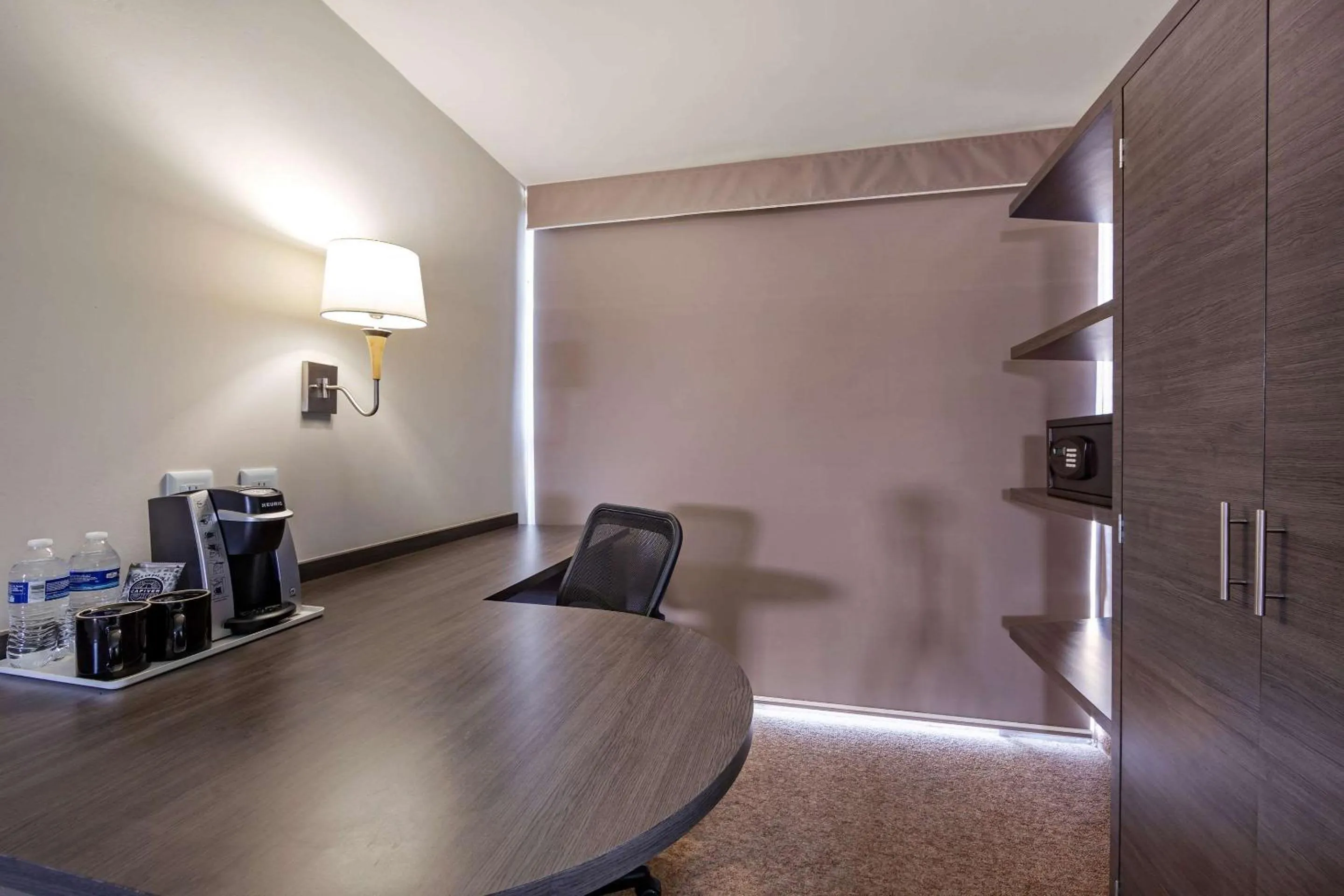 Photo of the whole room in BeWow Hotel Querétaro