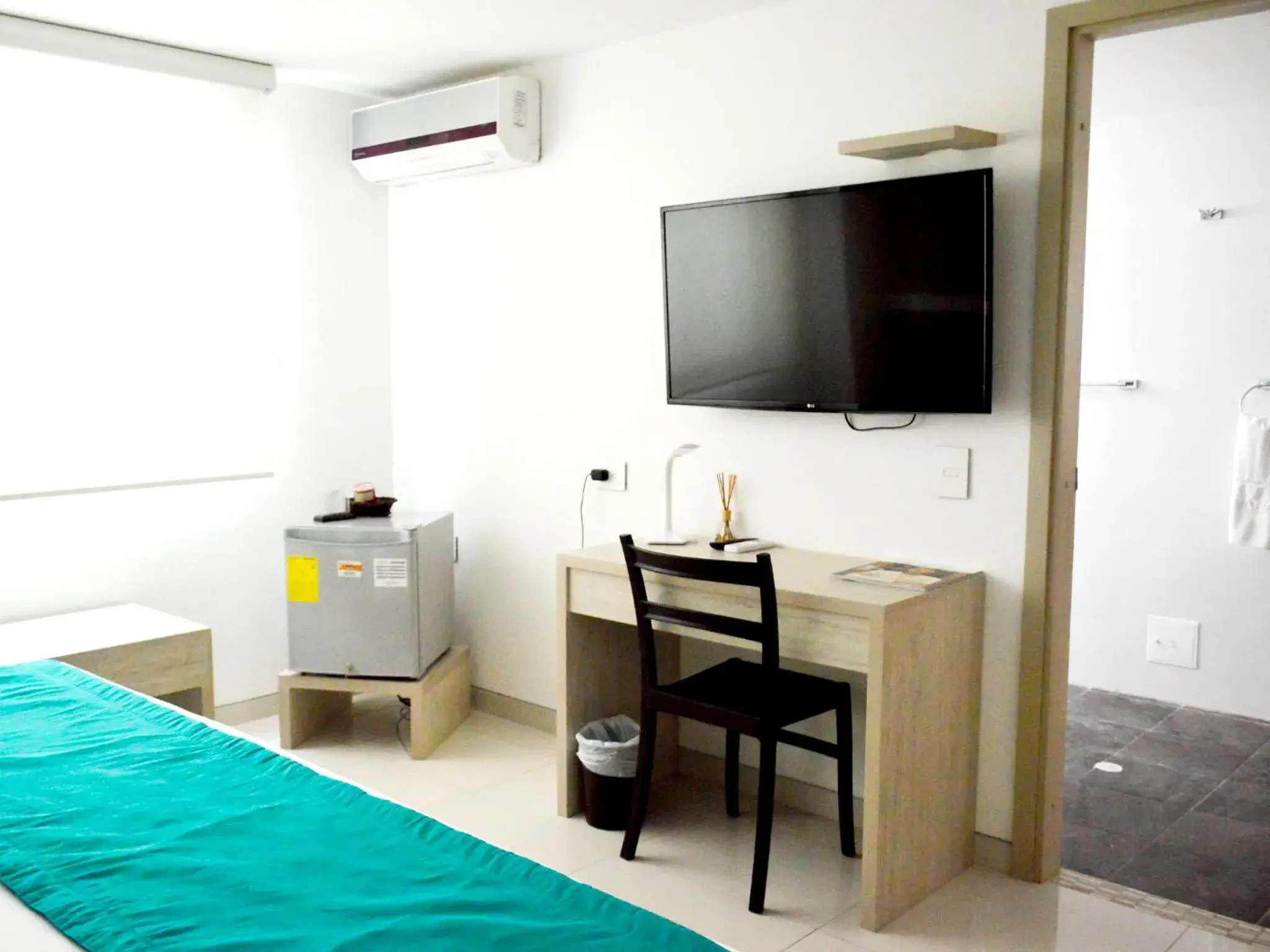 TV and multimedia, Bed in Varanasi Hotel Boutique Aeropuerto TV and multimedia, Bed in Varanasi Hotel Boutique Aeropuerto