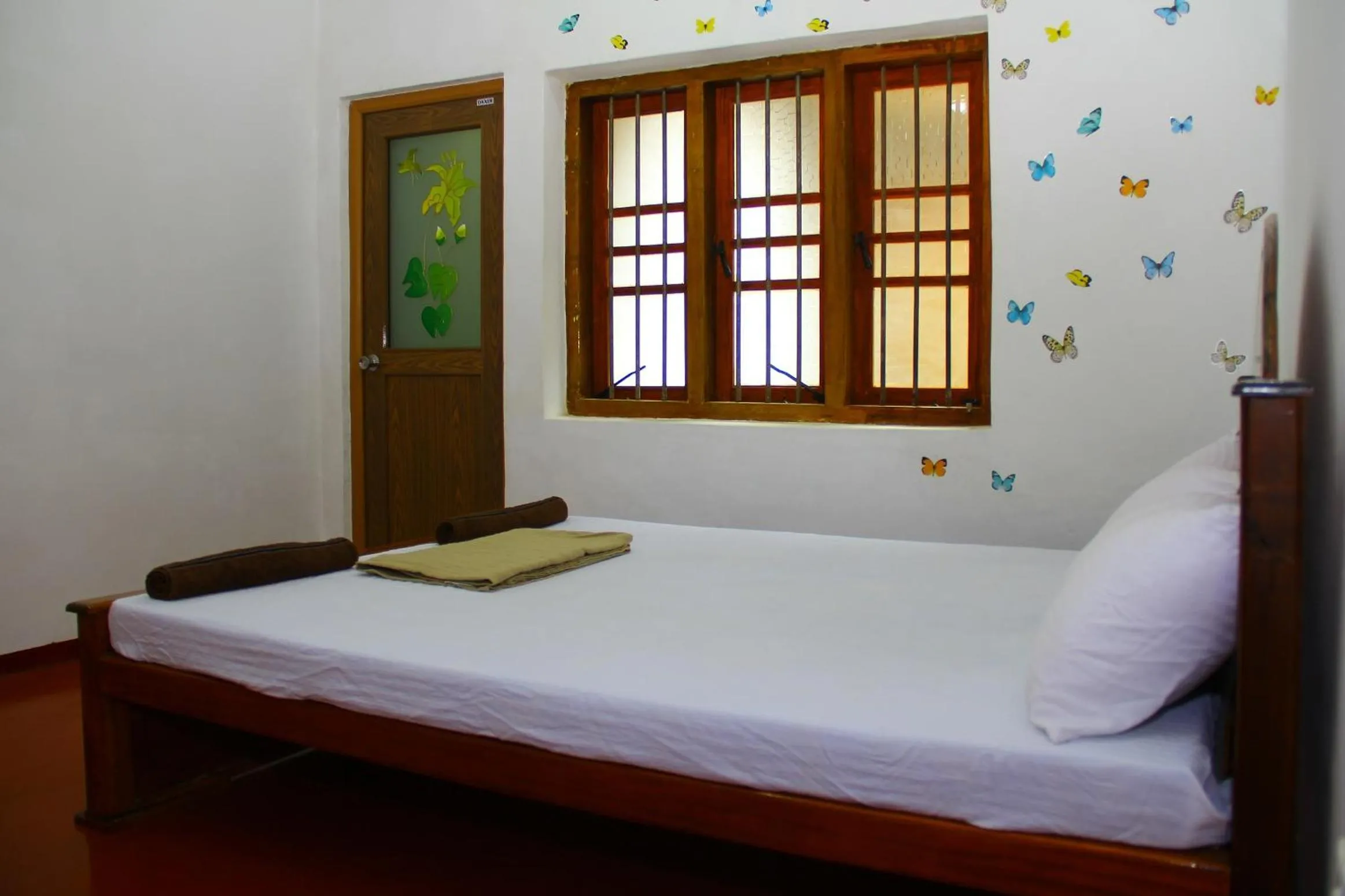 Bedroom, Bed in Kandy Little White House