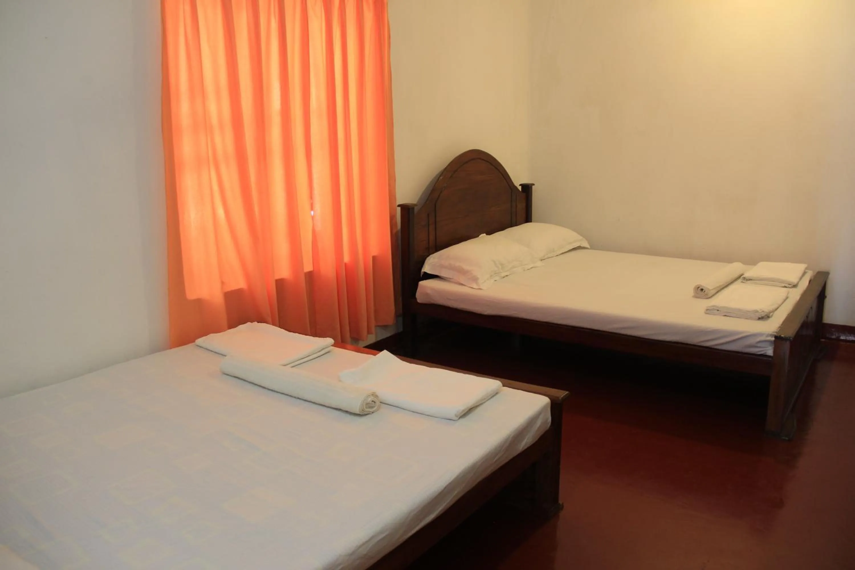 Bedroom, Bed in Kandy Little White House