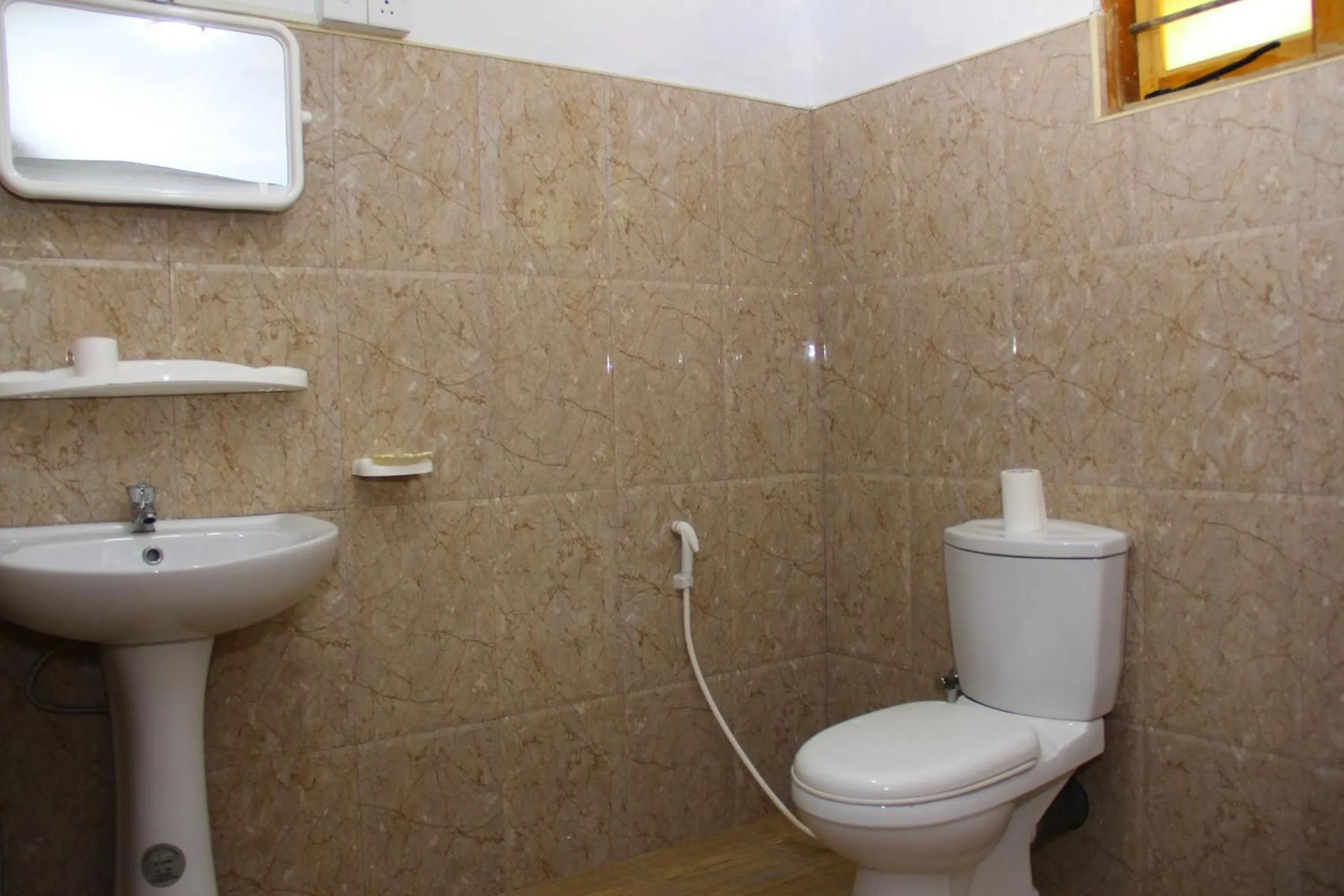 Bathroom in Kandy Little White House