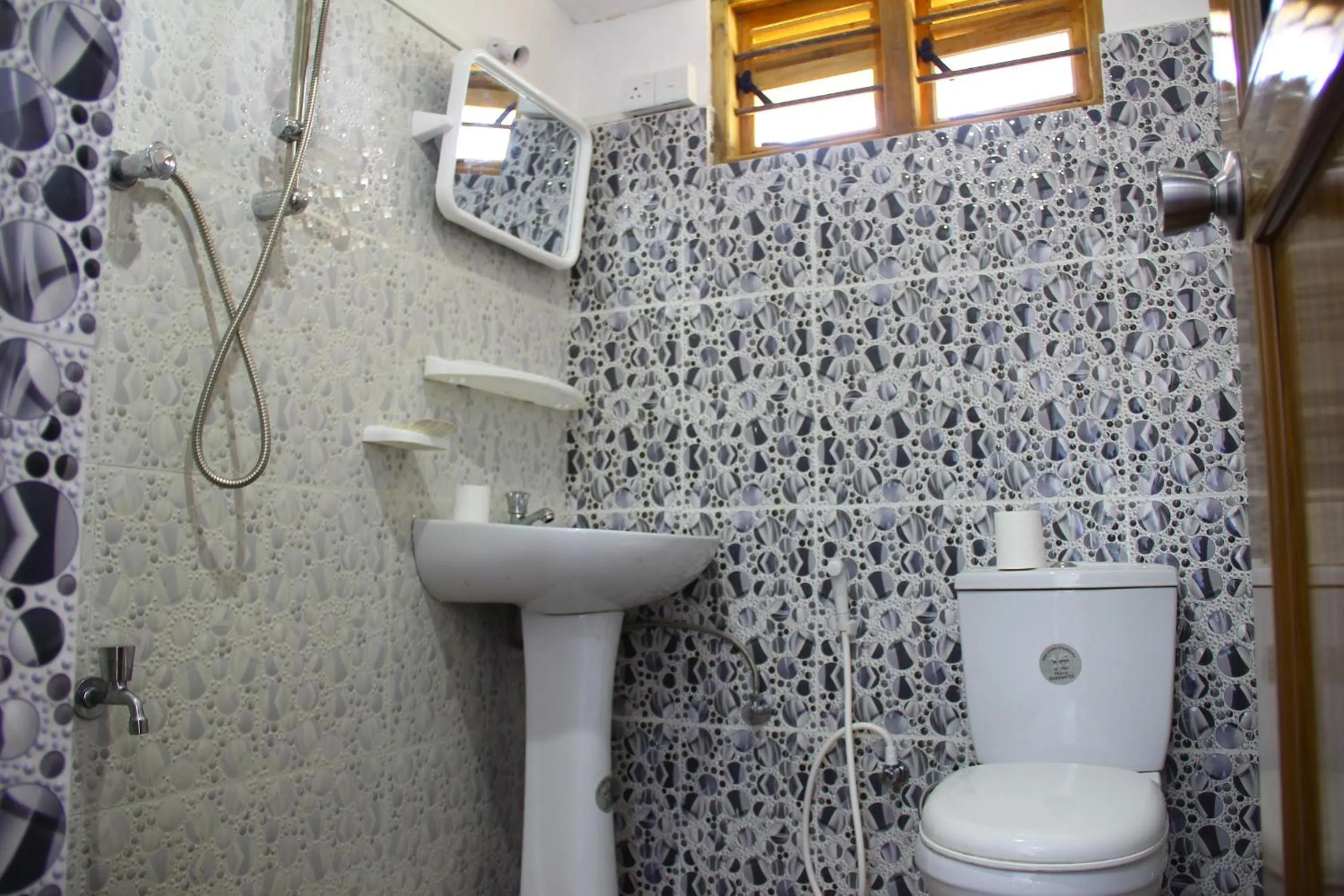 Bathroom in Kandy Little White House