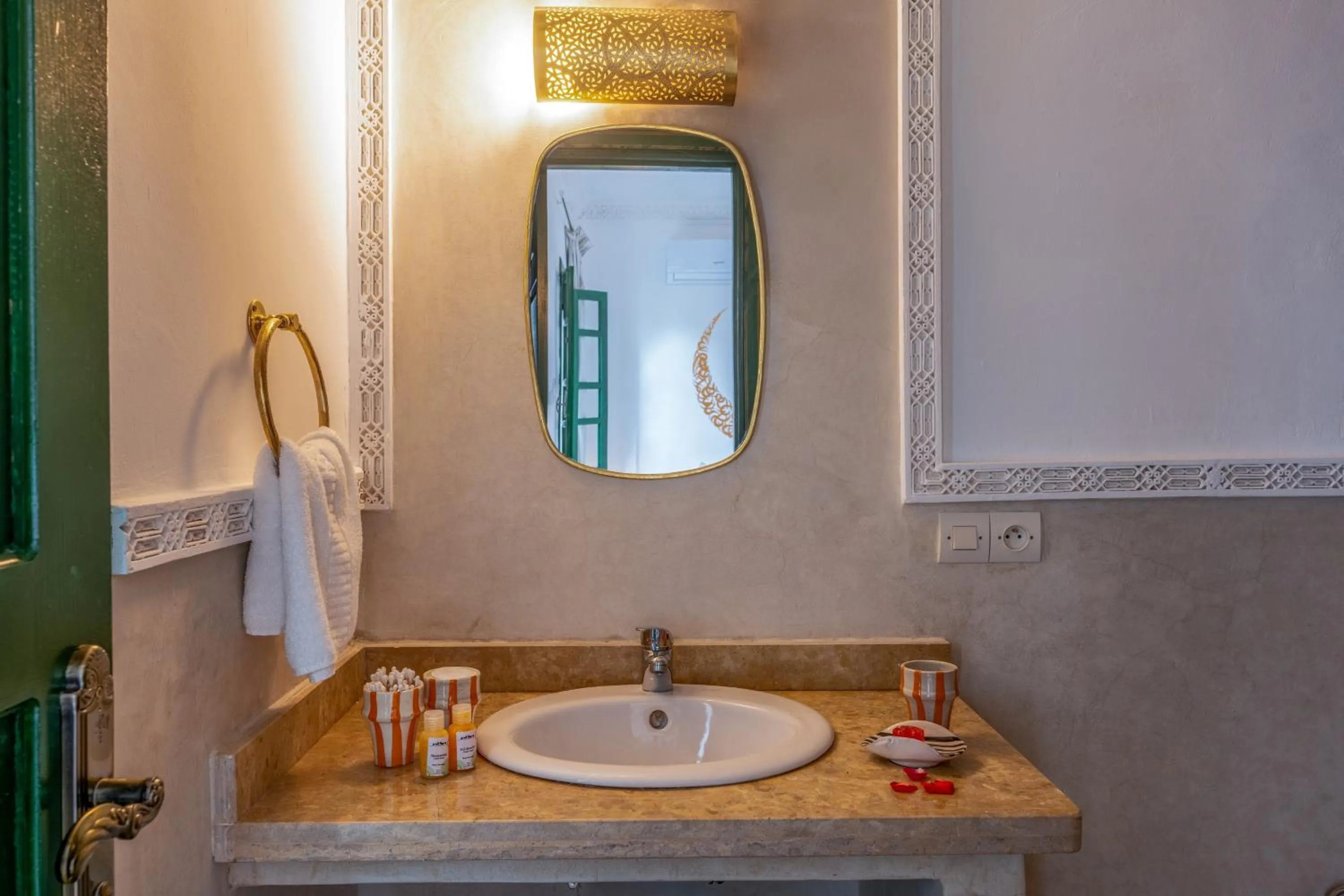 Bathroom in Riad Les Etoiles Berberes & SPA