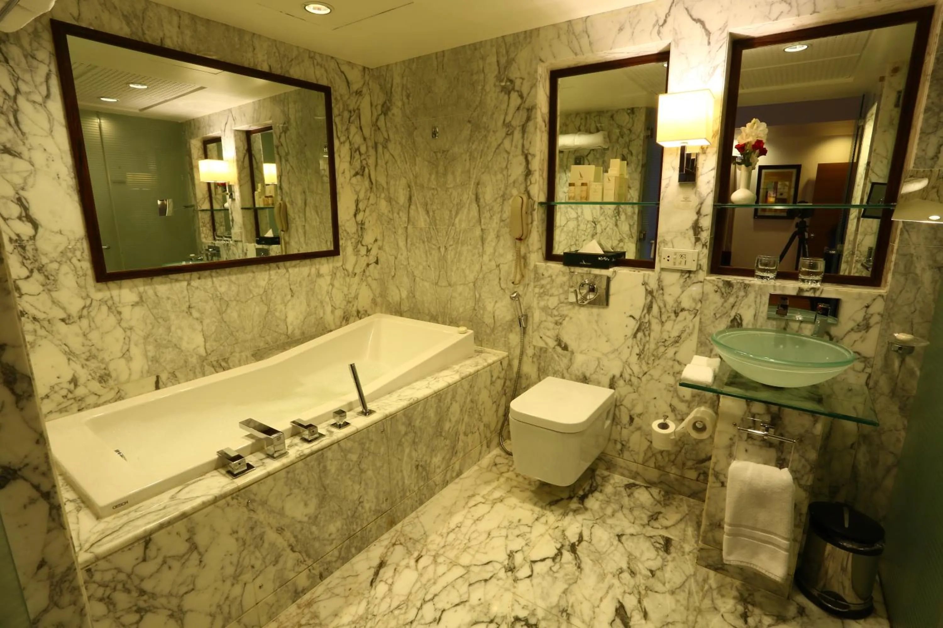 Bath in Avari Towers Karachi